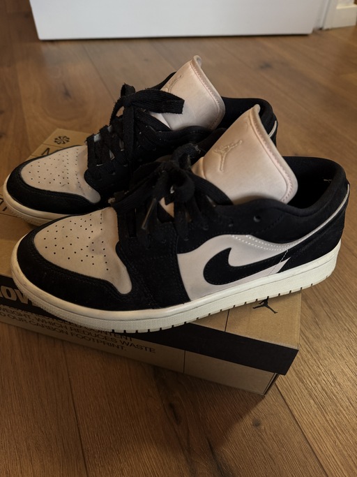 Air Jordan 1 Low WMNS 'Black Guava Ice' (2020)