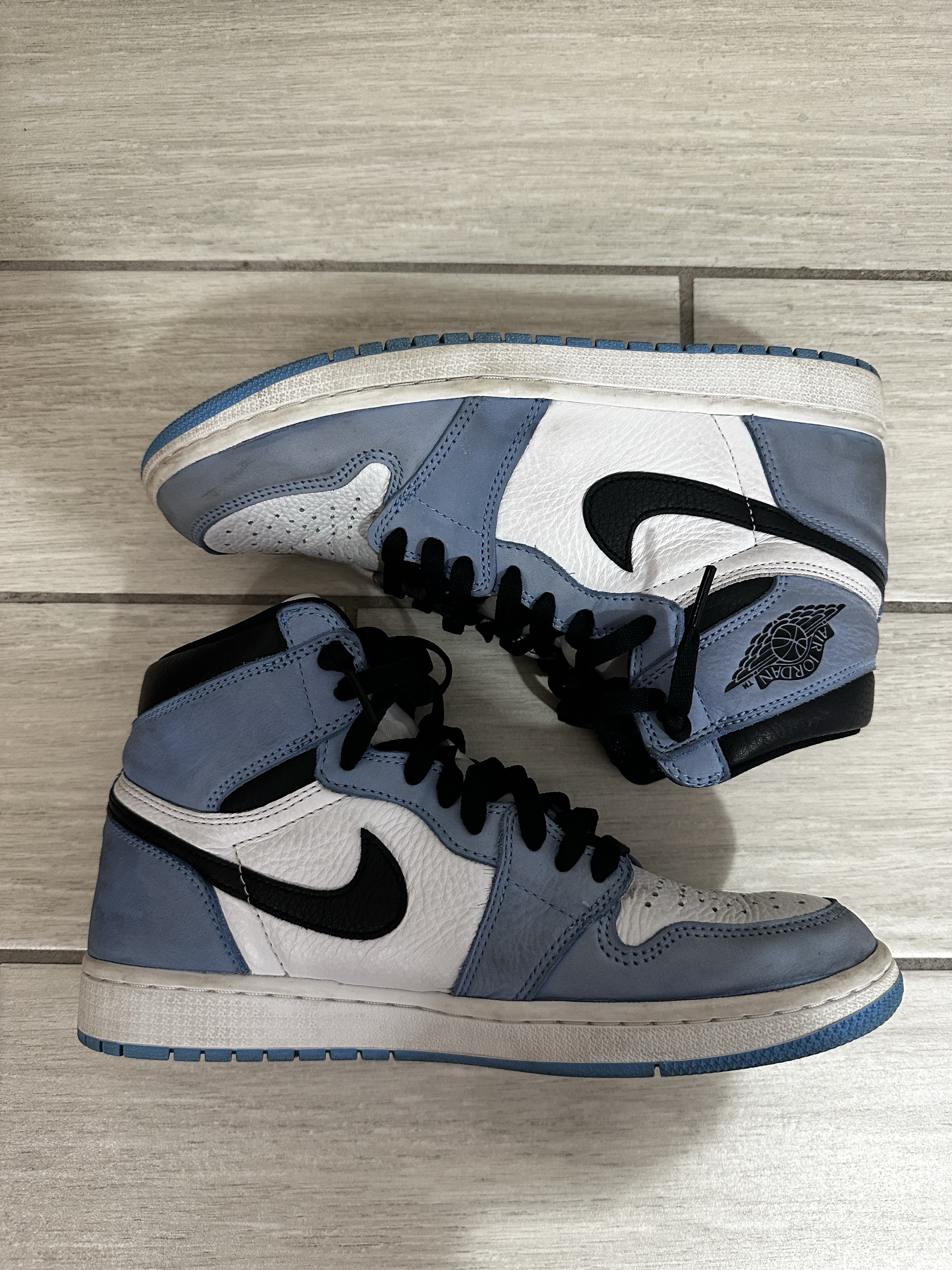 Air Jordan 1 Retro High 'White University Blue' (2021) photo 1