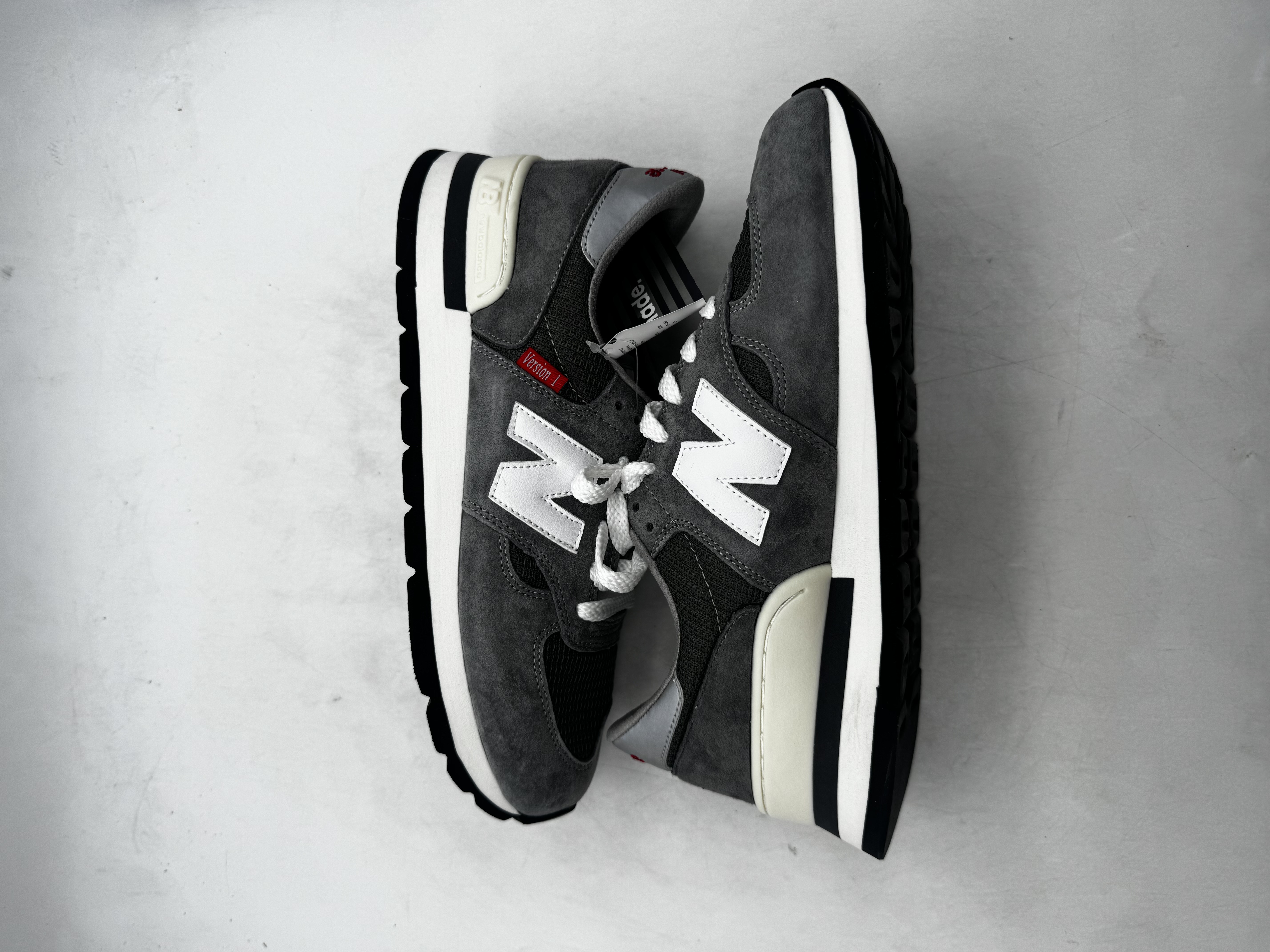 New Balance 990 Version 1 (2021) photo 8