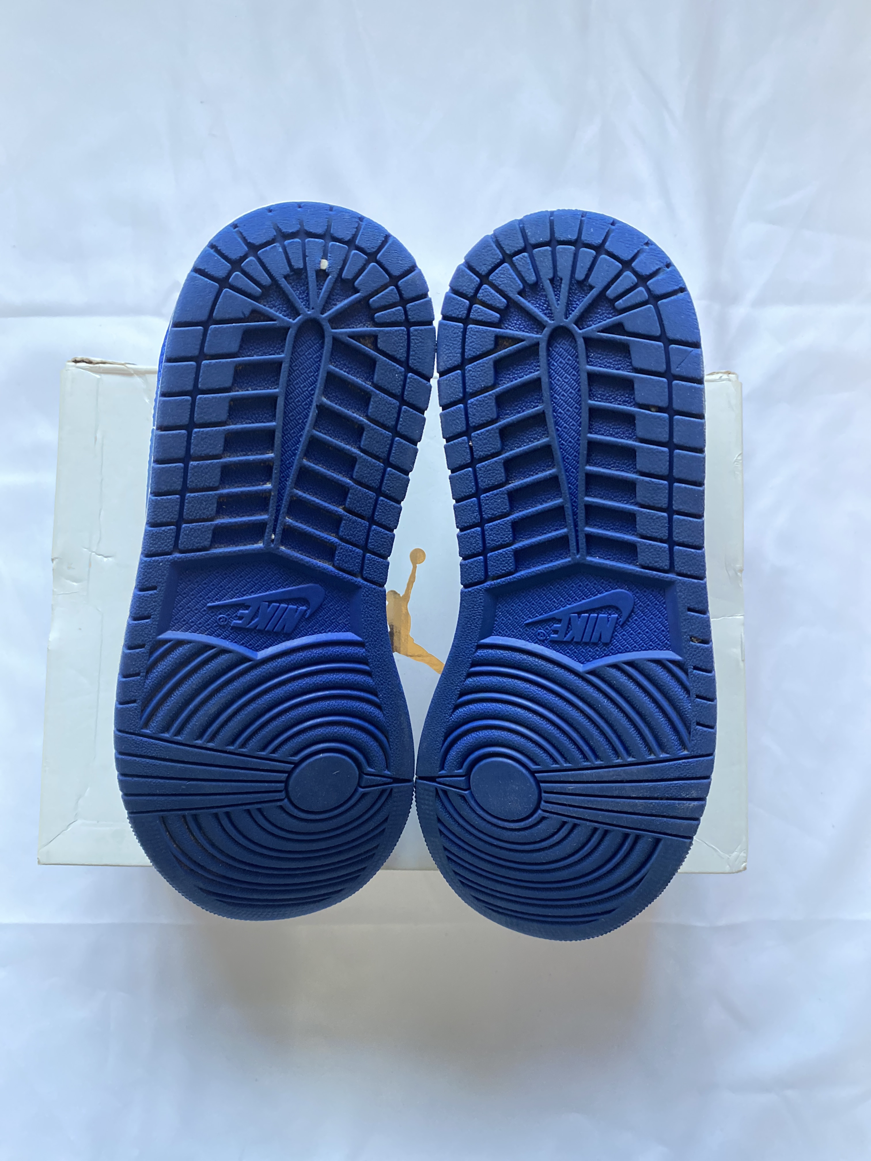 Air Jordan 1 Mid WMNS 'Kentucky' (2021) photo 5