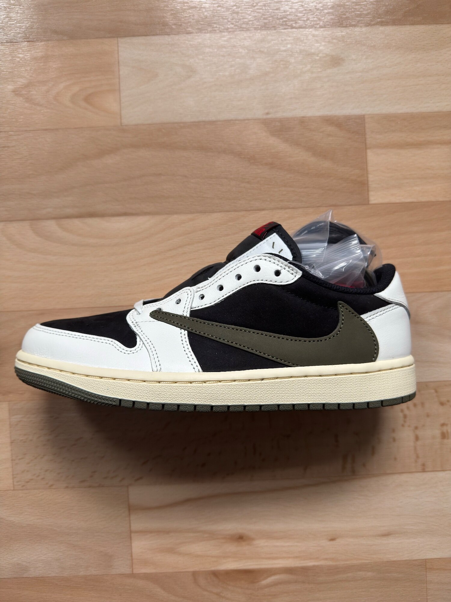 Air Jordan x Travis Scott 1 Low OG SP WMNS 'Olive' (2023) photo 1