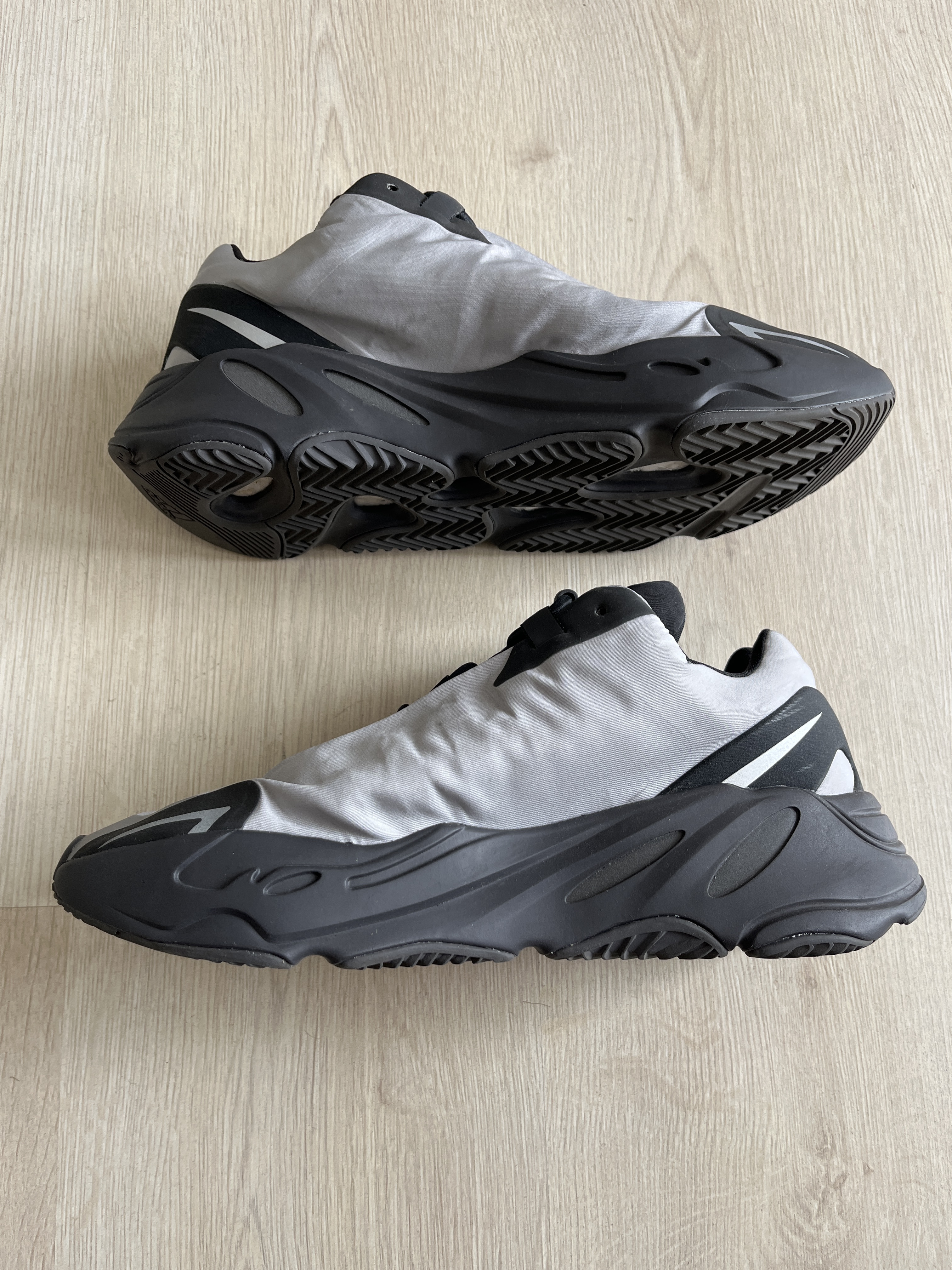 Yeezy Boost 700 MNVN 'Metallic' photo 1