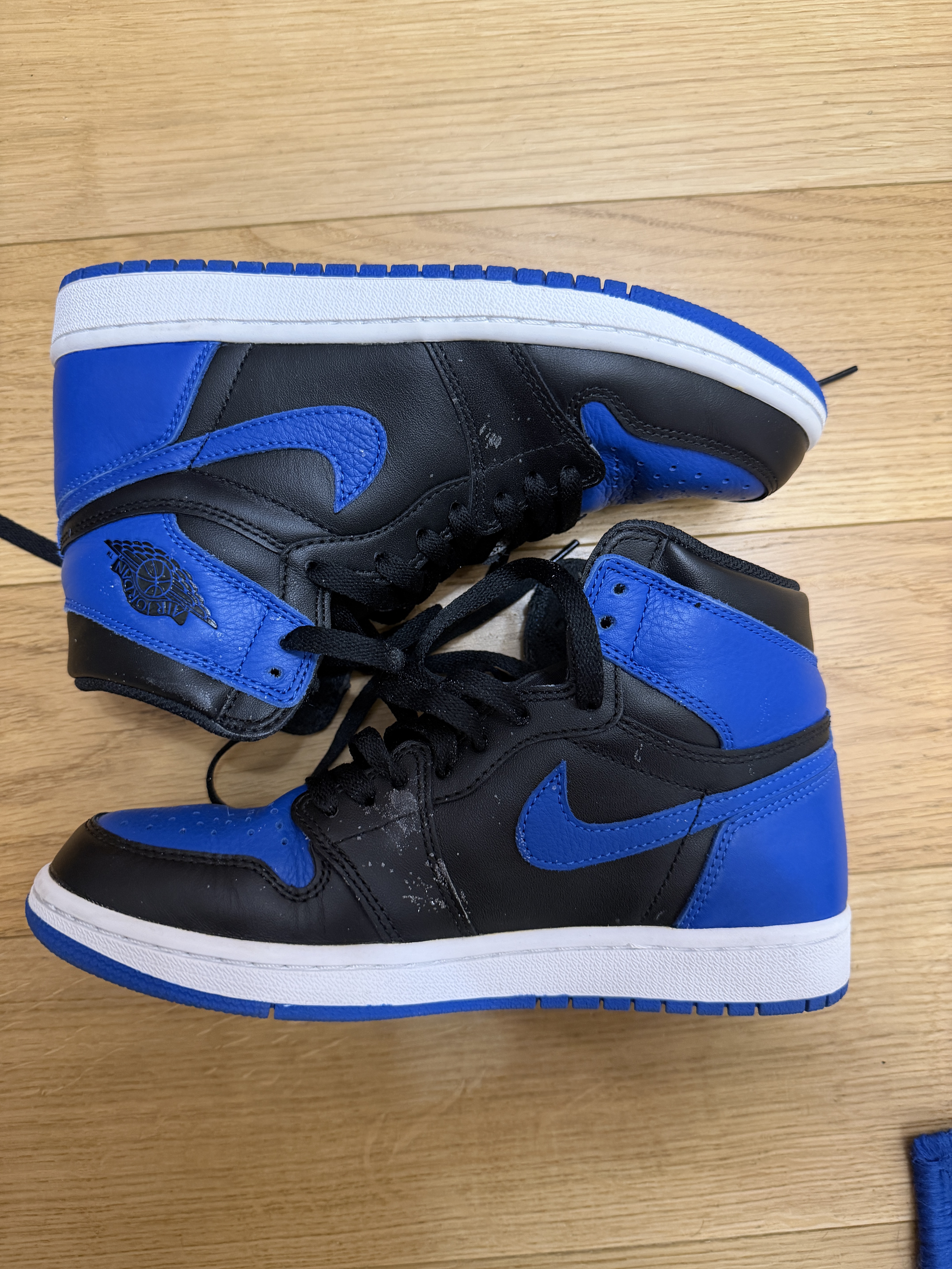 Air Jordan 1 Retro High 'Royal Blue' (2017) photo 2