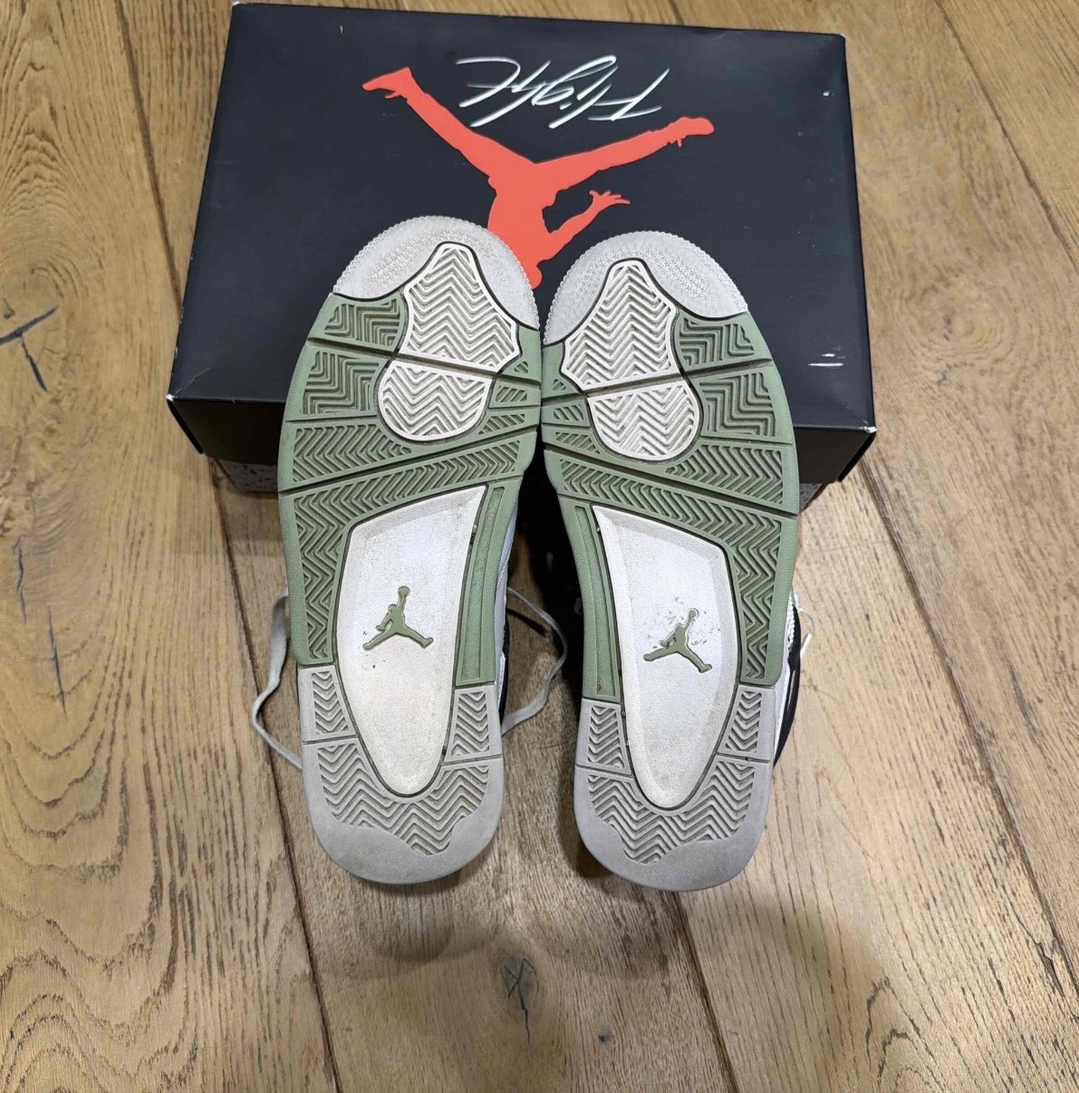 Air Jordan 4 WMNS 'Seafoam' (2023) photo 5