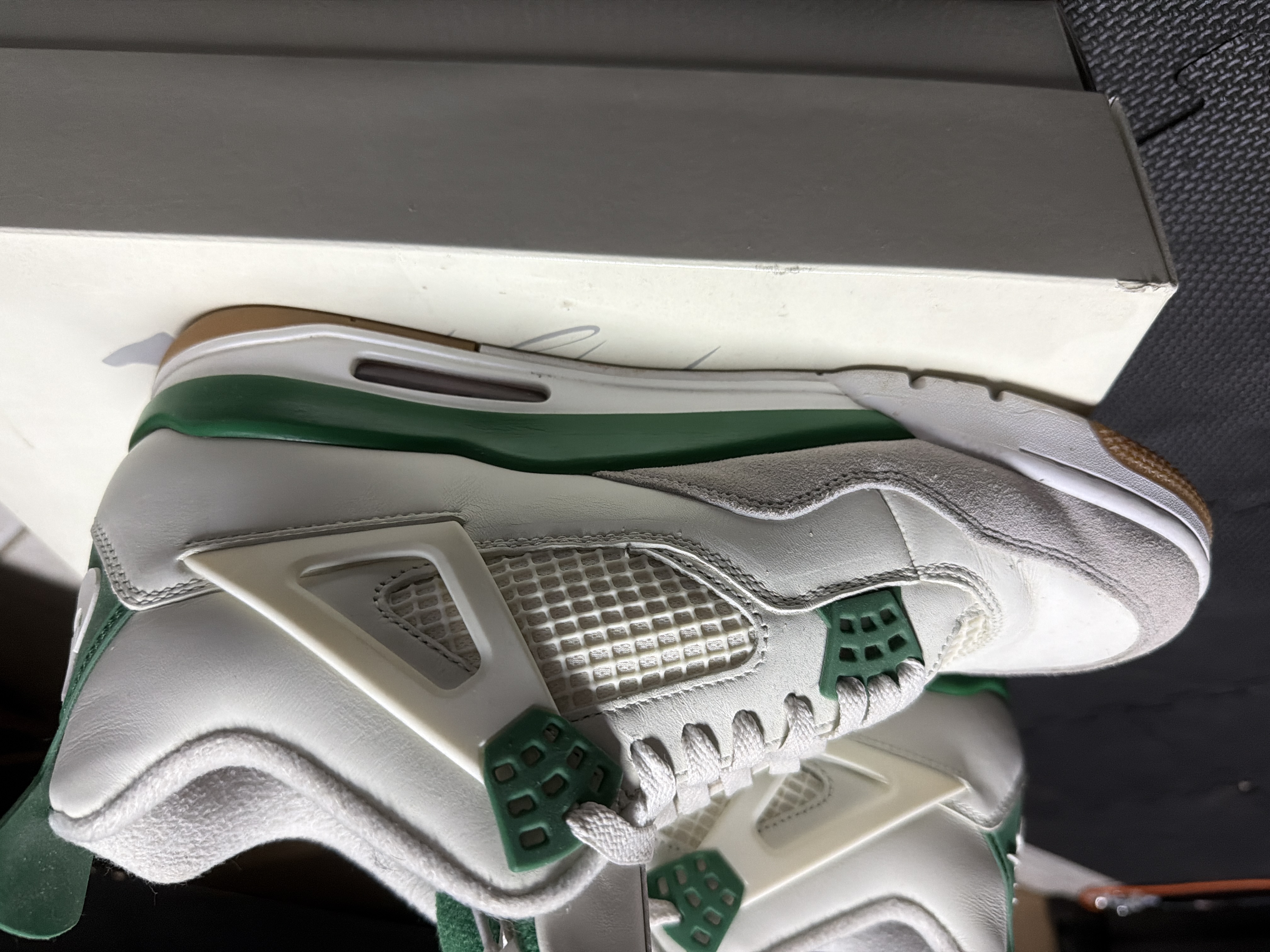 Air Jordan x Nike SB 4 'Pine Green' (2023) photo 2