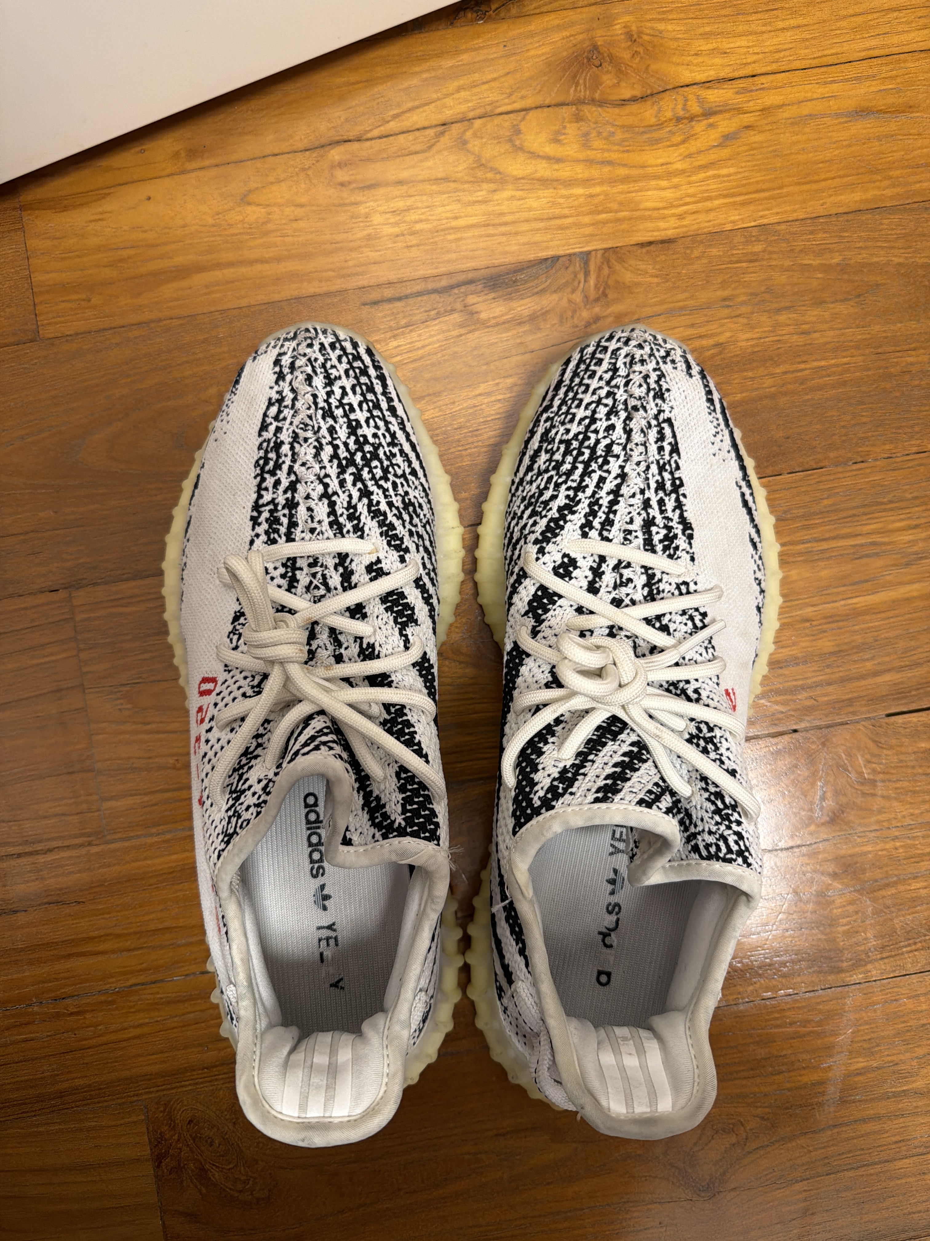 Yeezy Boost 350 V2 'Zebra' photo 3