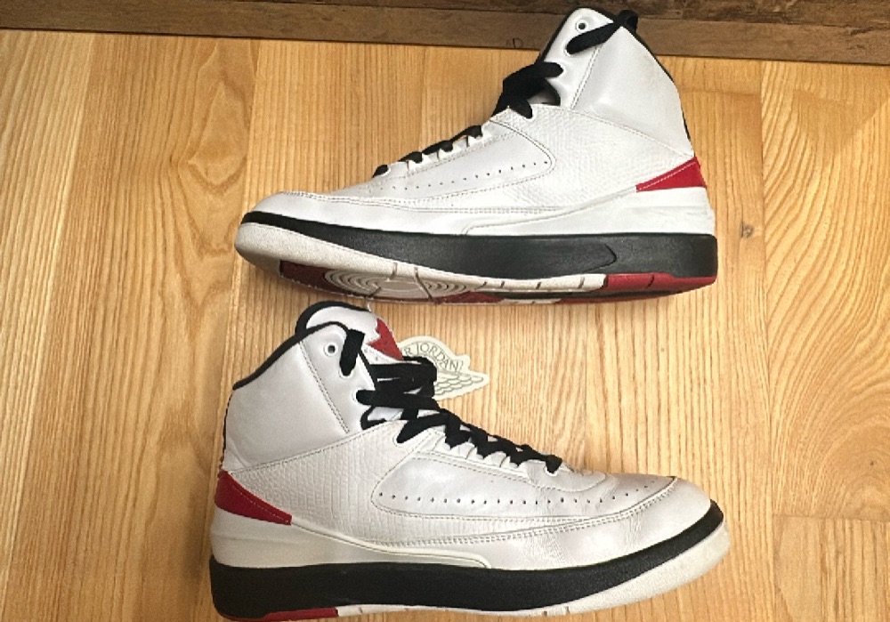Air Jordan 2 OG Chicago (2022) photo 2