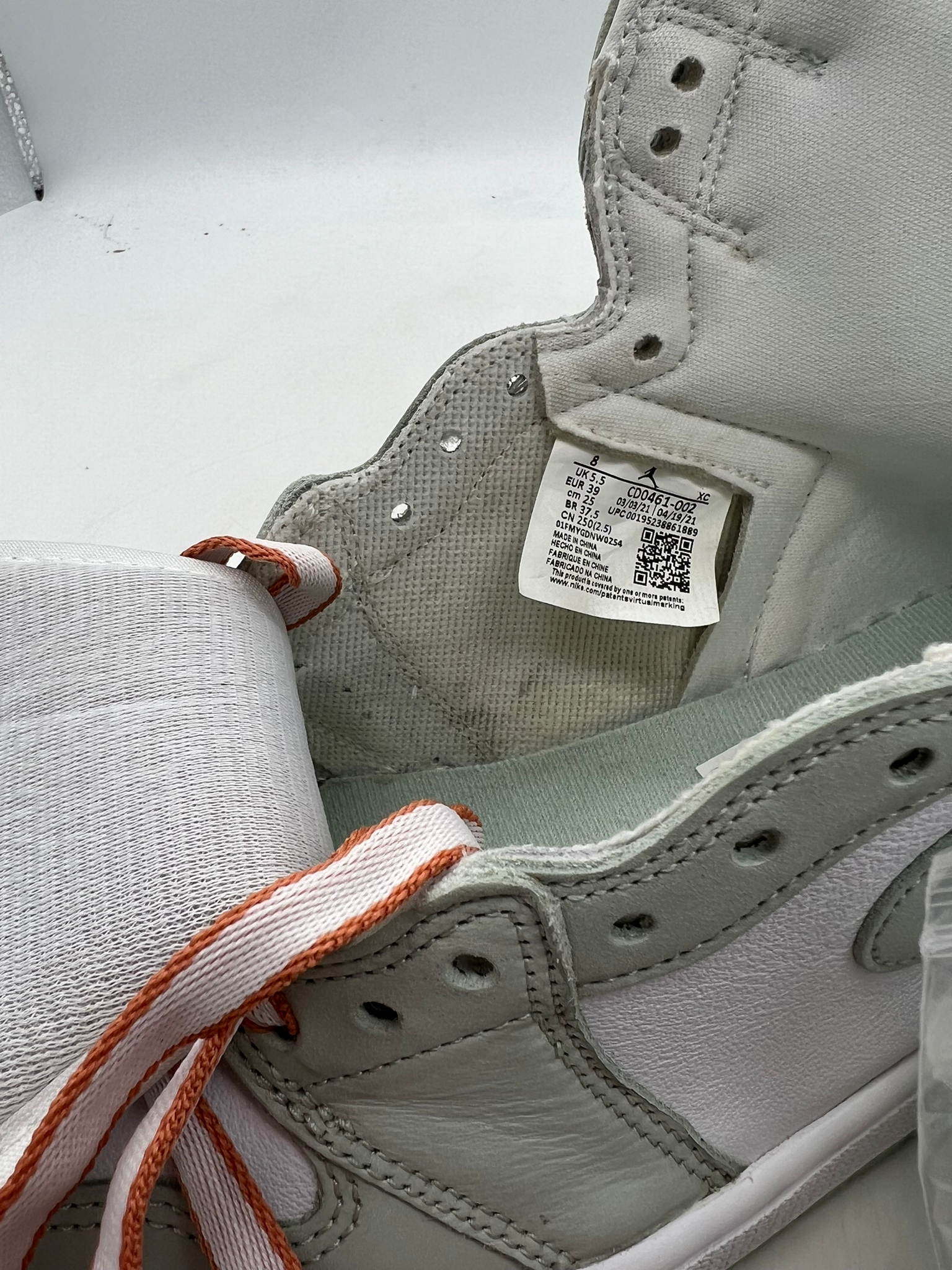 Air Jordan 1 Retro High OG WMNS 'Seafoam' (2021) photo 10