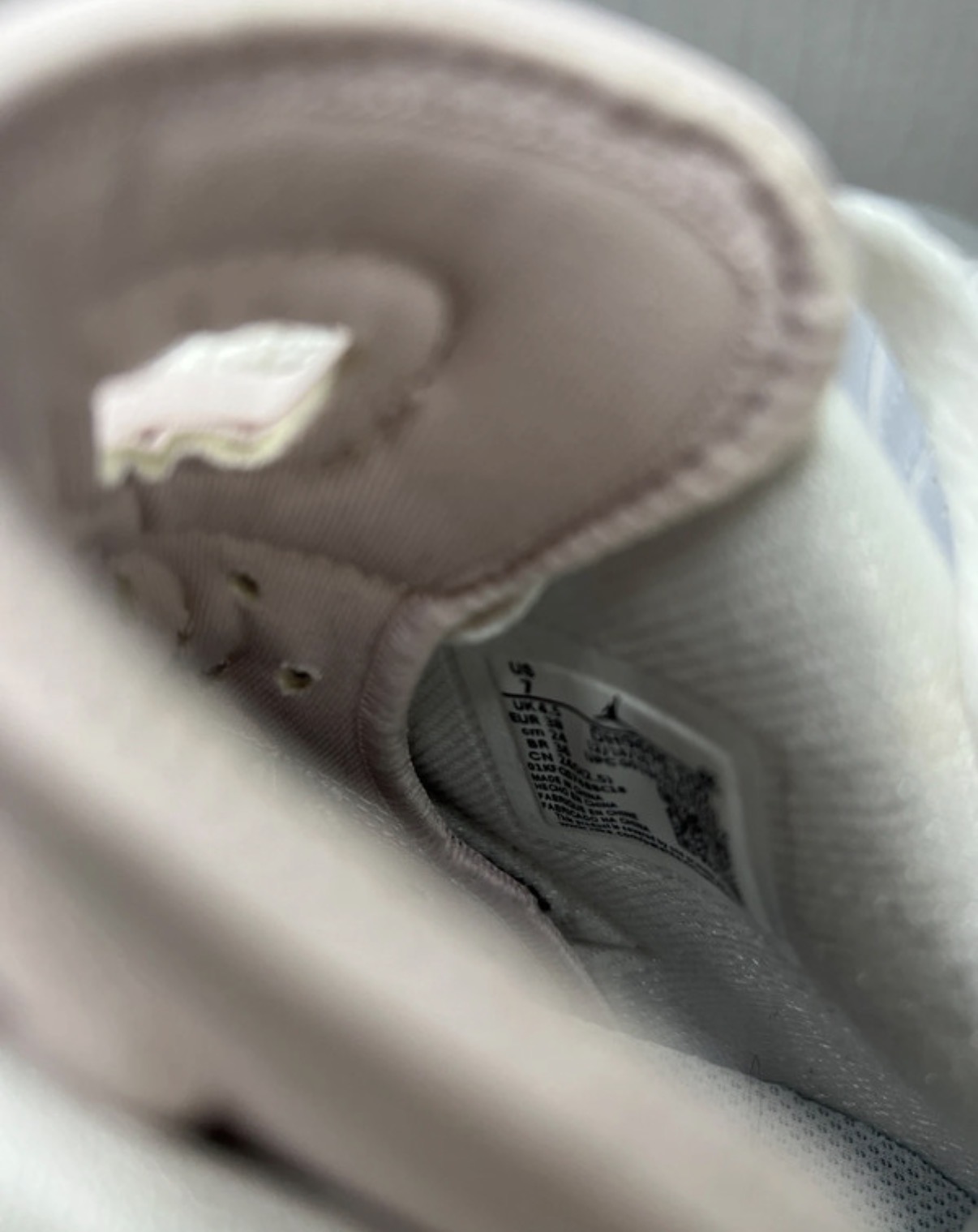 Air Jordan 6 WMNS 'Retro Gold Hoops' (2021) photo 6