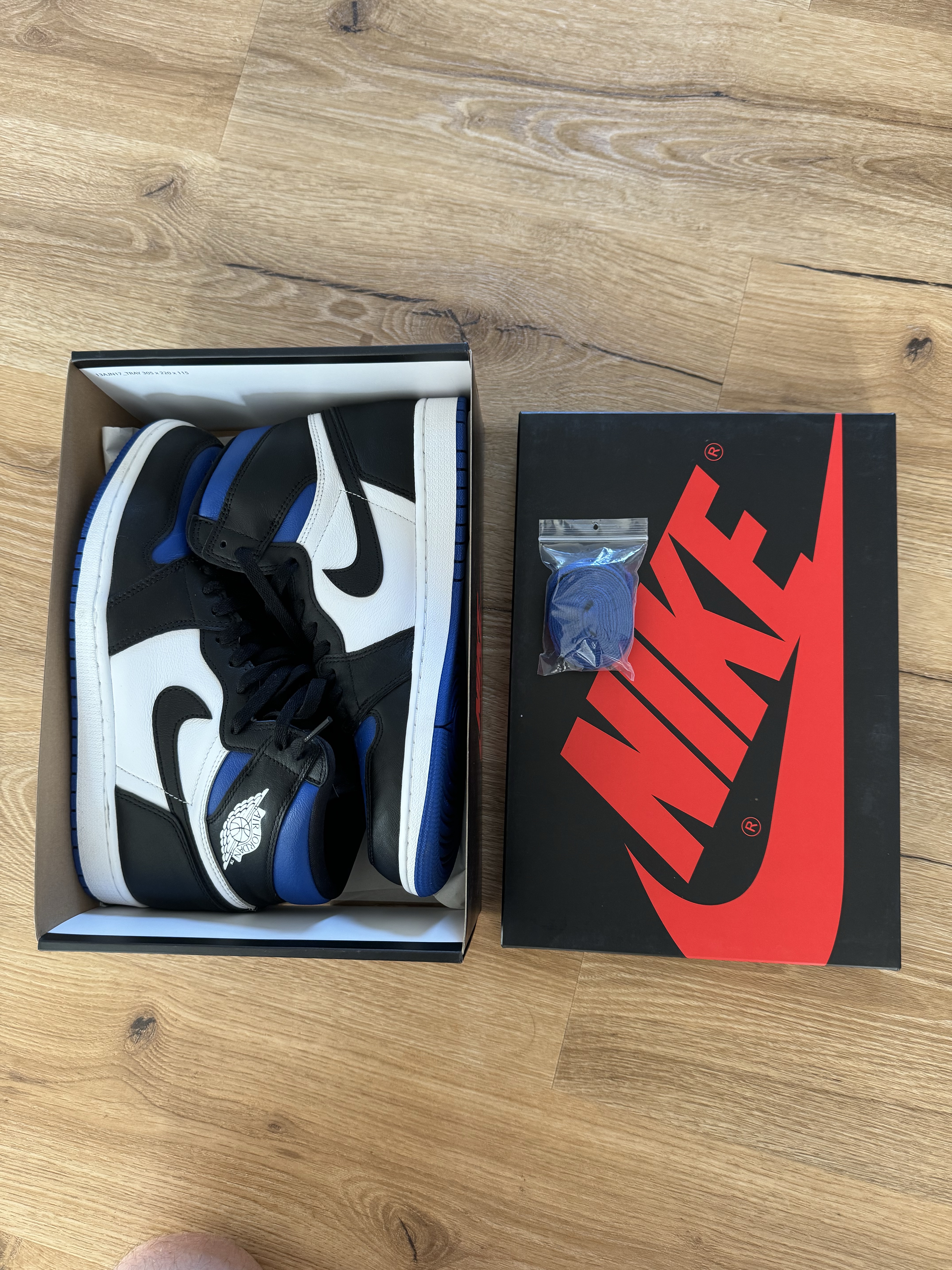 Air Jordan 1 Retro High 'Royal Toe' (2020) photo 9