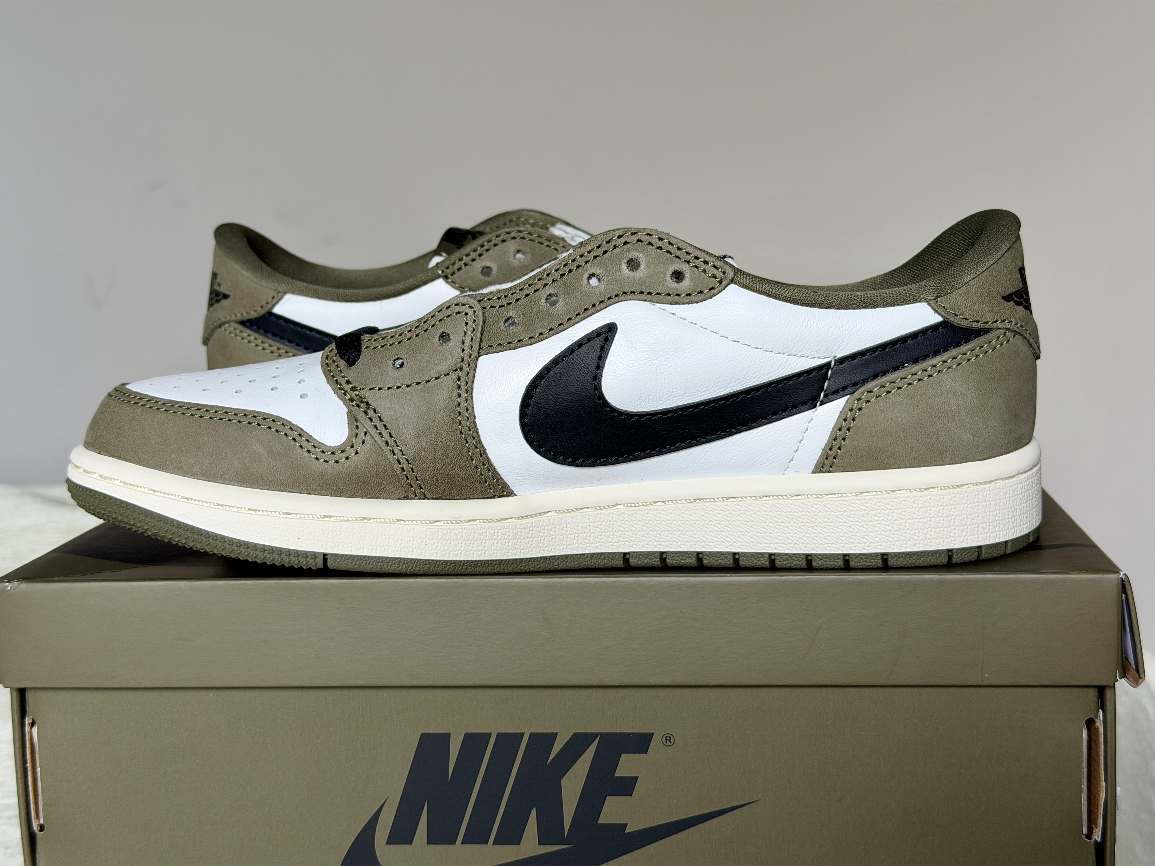 Air Jordan 1 Low OG 'Medium Olive' (2026) photo 2
