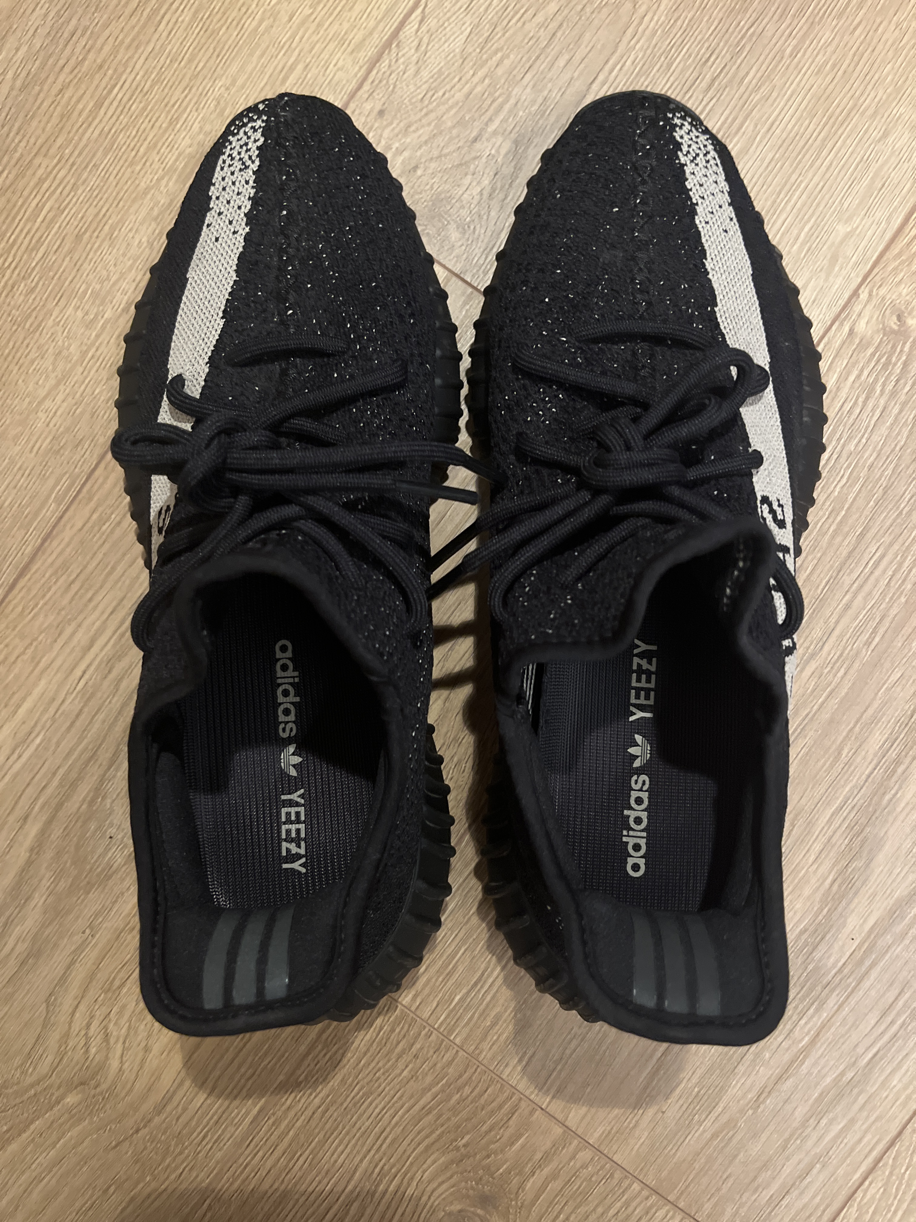 Yeezy Boost 350 V2 'Oreo' photo 3
