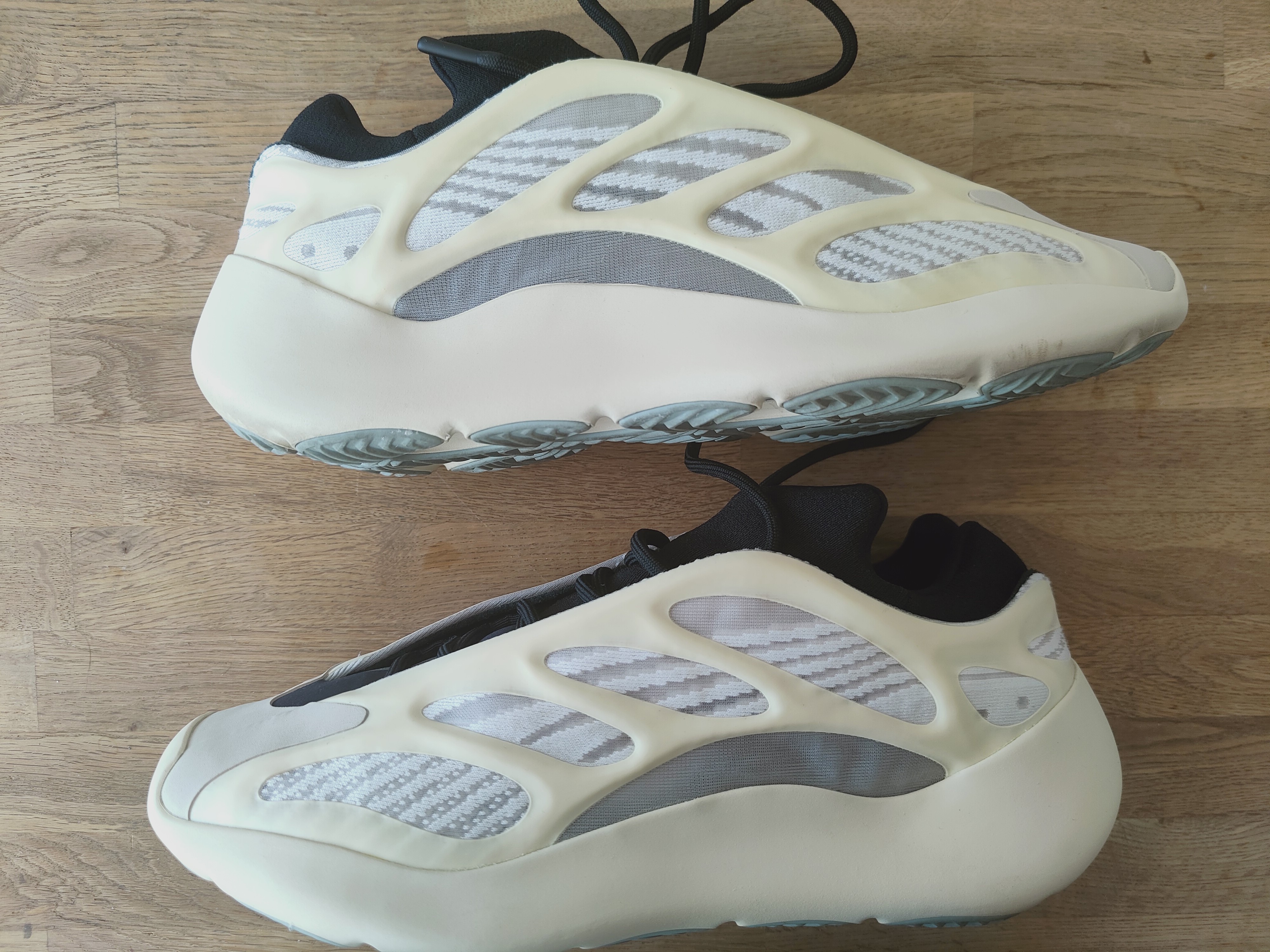 Yeezy 700 V3 'Azael' photo 2