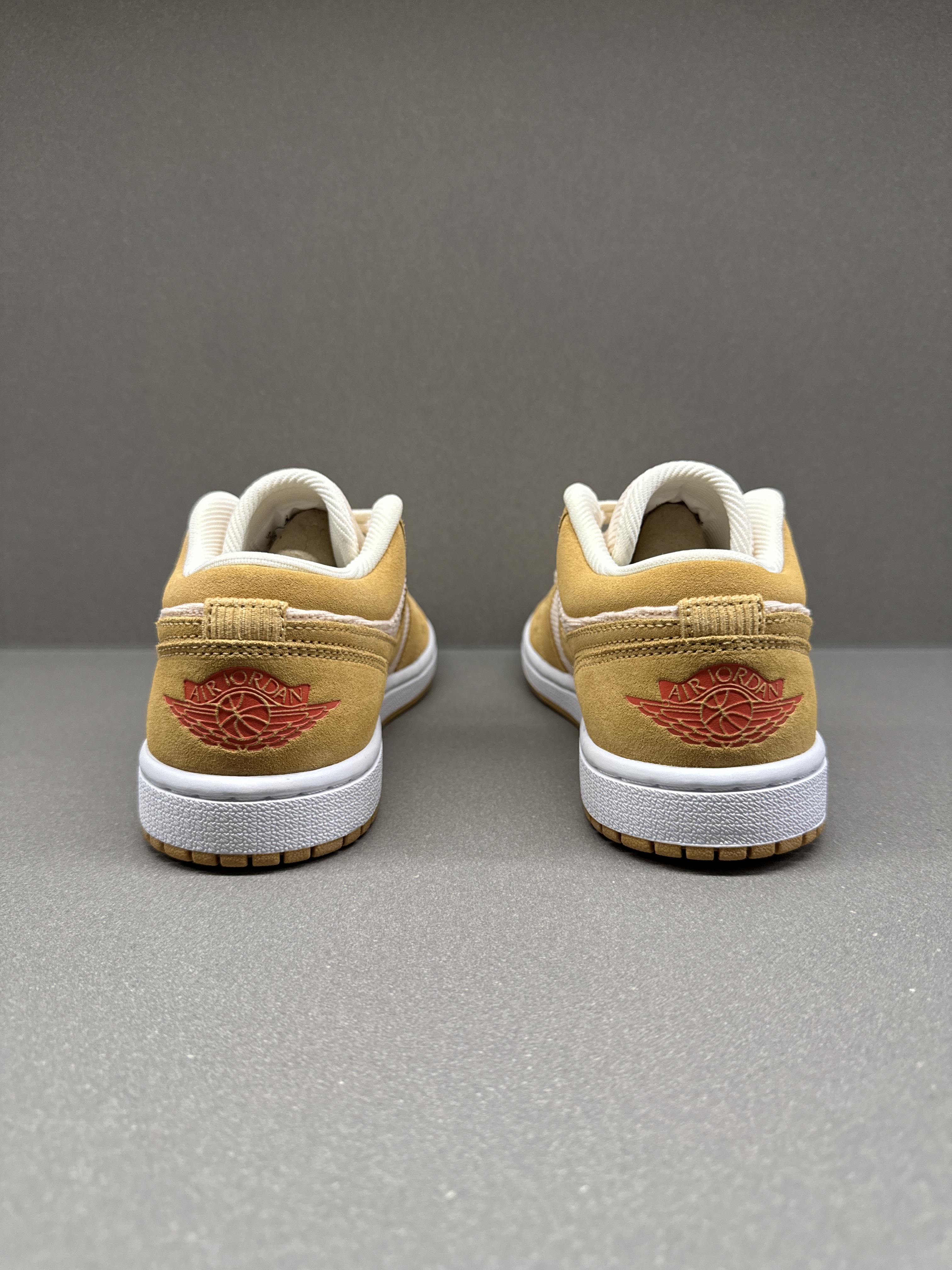Air Jordan WMNS 1 Low Corduroy (2021) photo 4