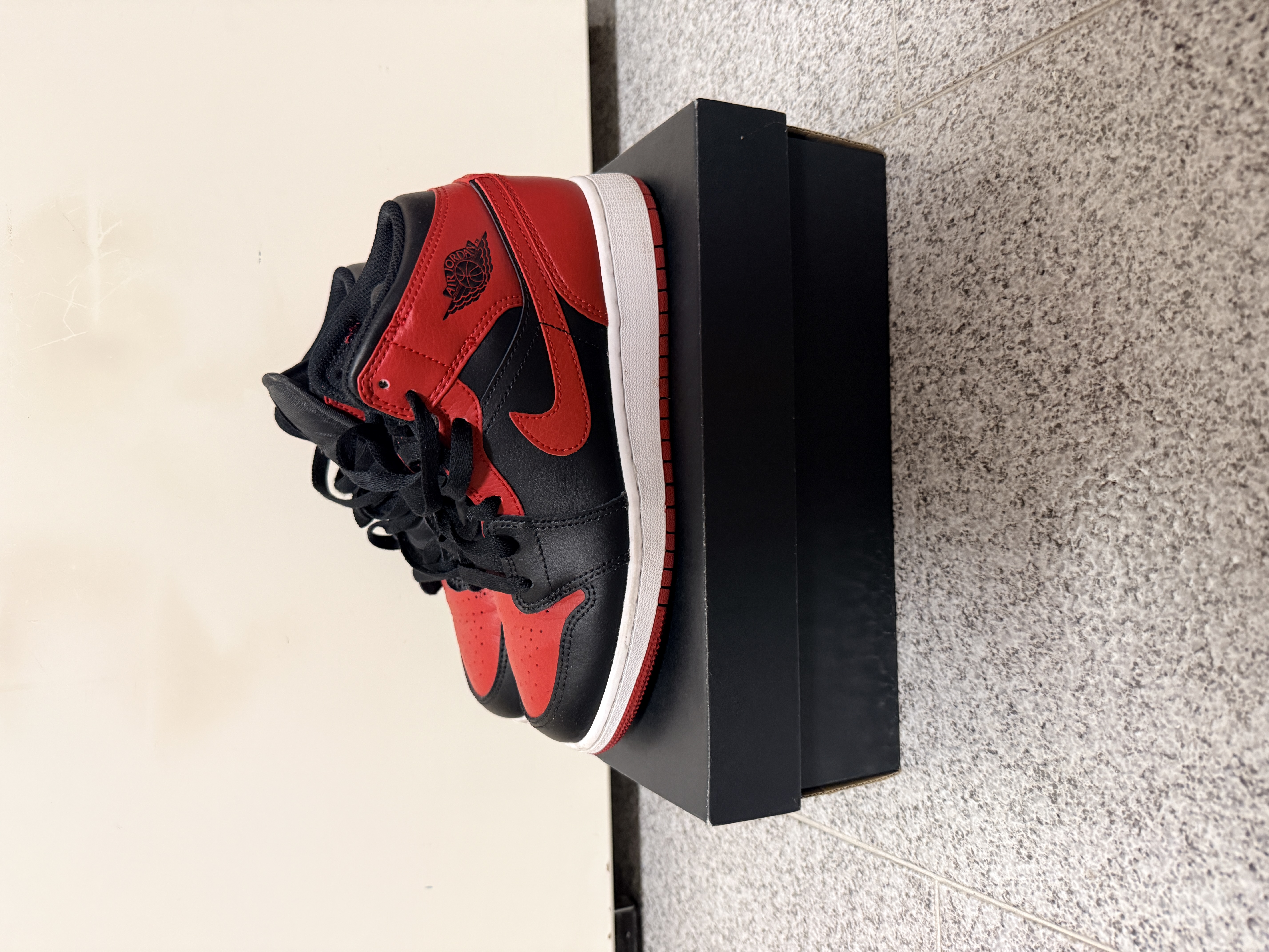 Air Jordan 1 Mid GS 'Banned' (2020) photo 3