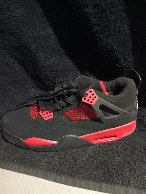 Air Jordan 4 Retro 'Red Thunder' (2022)