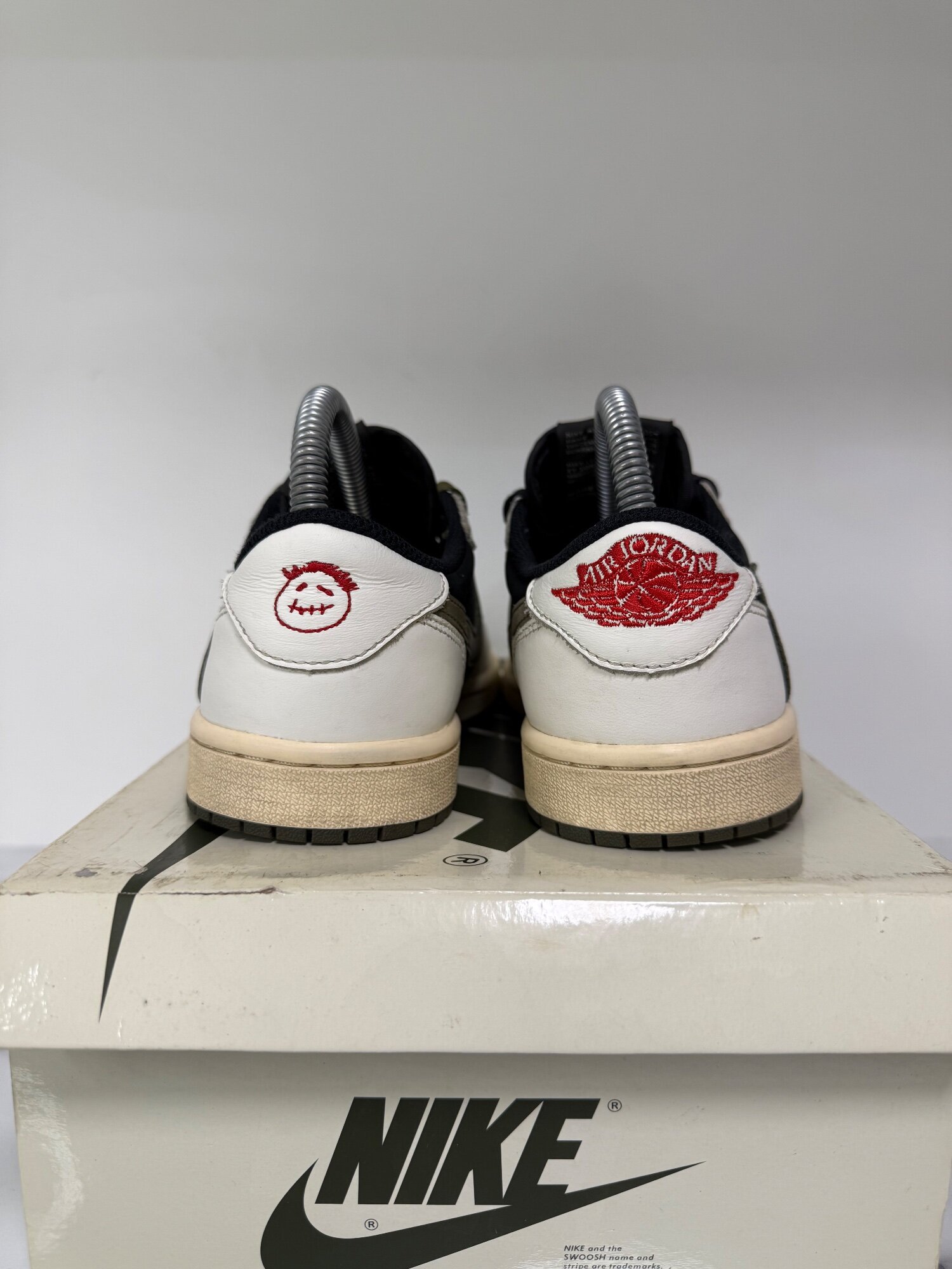 Air Jordan x Travis Scott 1 Low OG SP WMNS 'Olive' (2023) photo 4