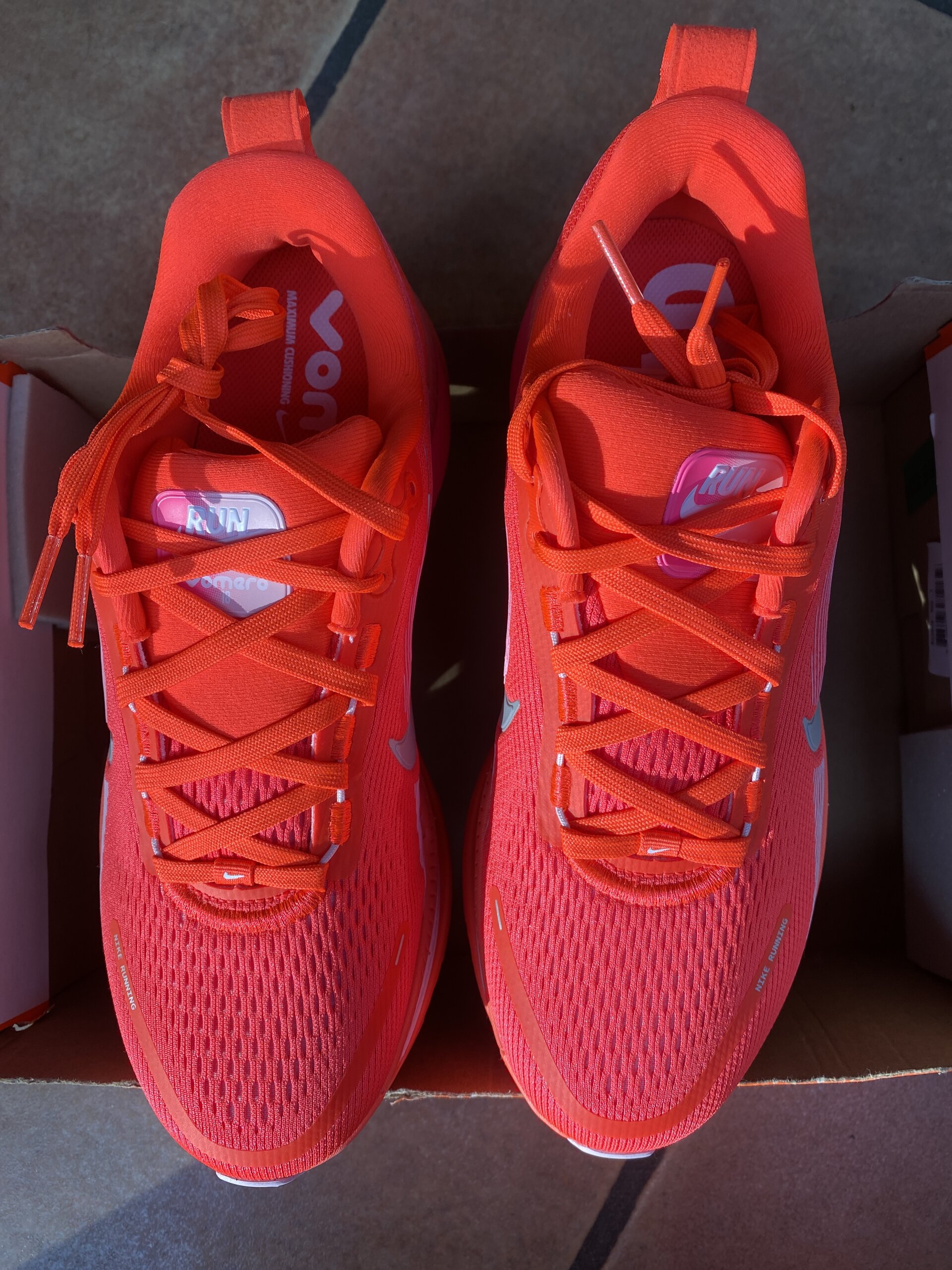 Nike Vomero 18 'Bright Crimson' (2025) photo 3