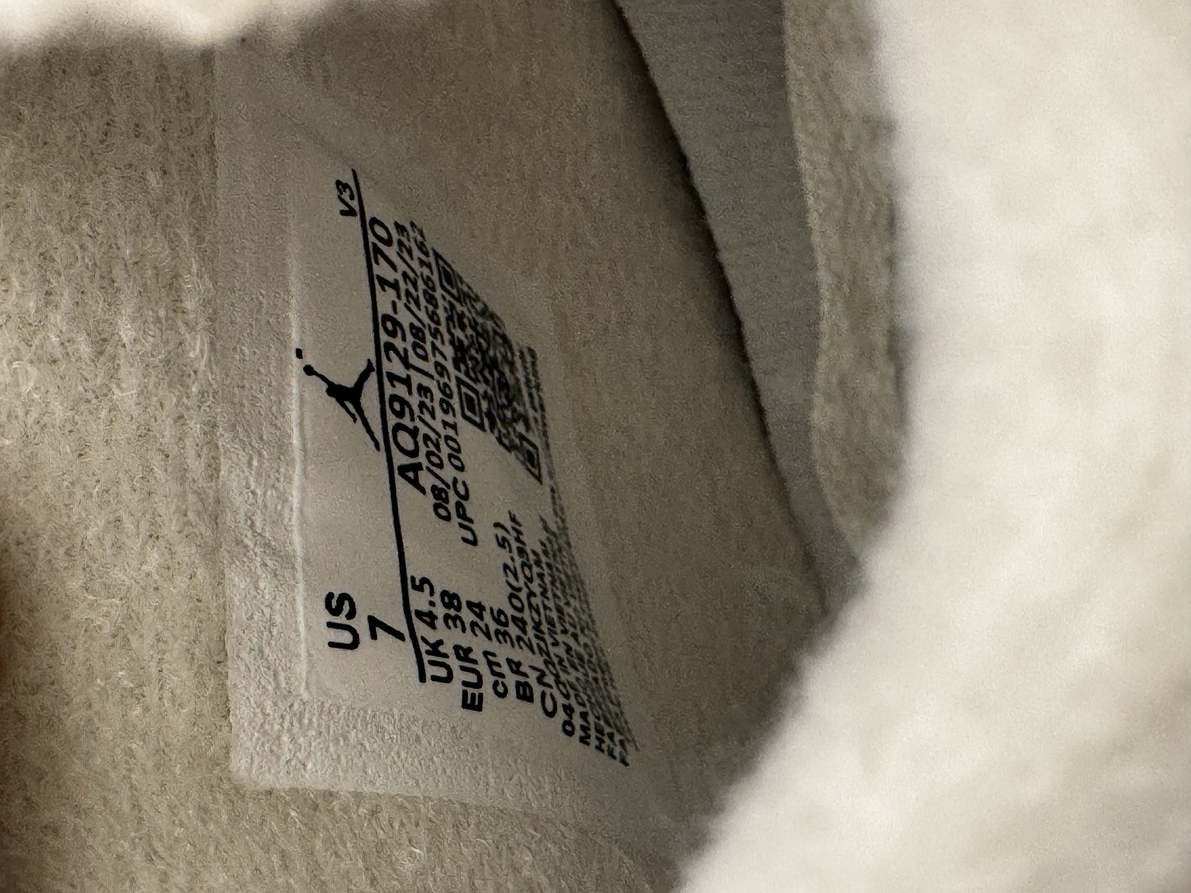 Air Jordan 4 WMNS 'Metallic Gold' (2024) photo 5