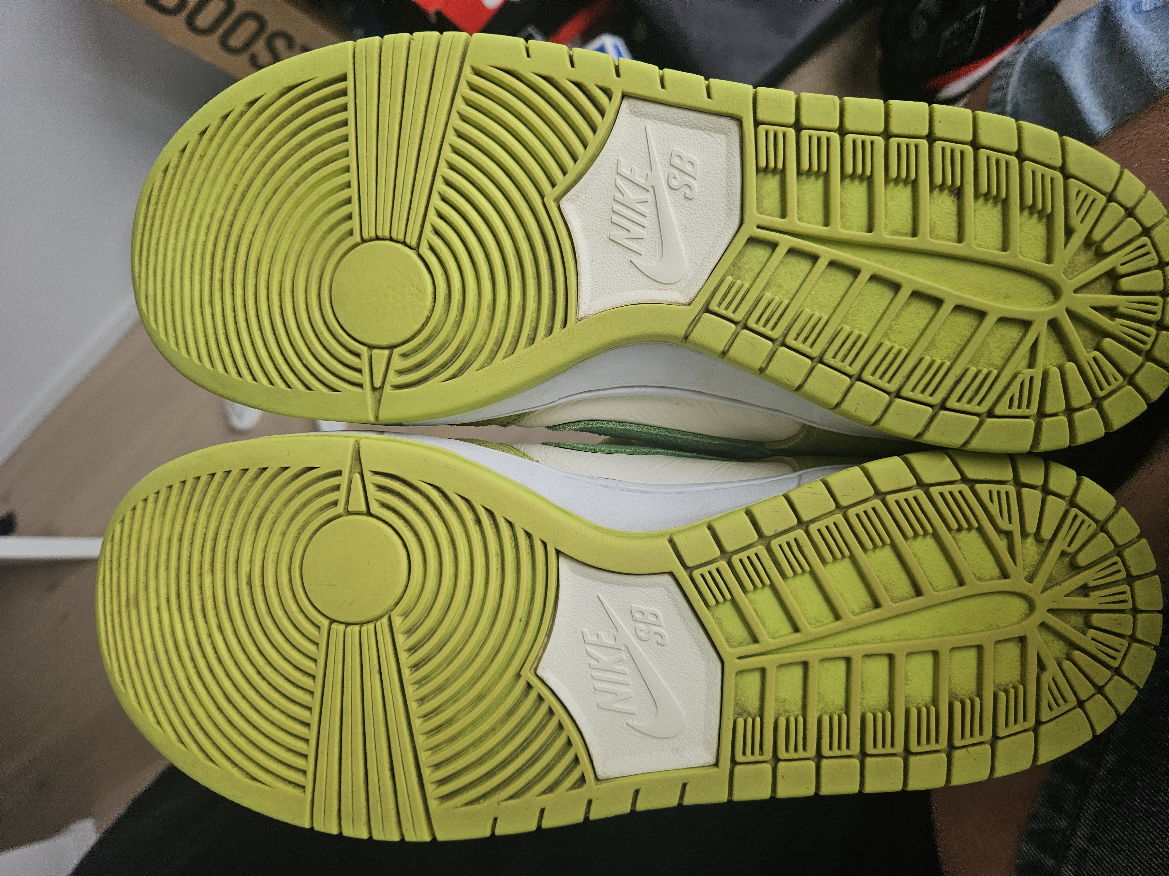 Nike SB Dunk Low 'Green Apple' (2022) photo 5