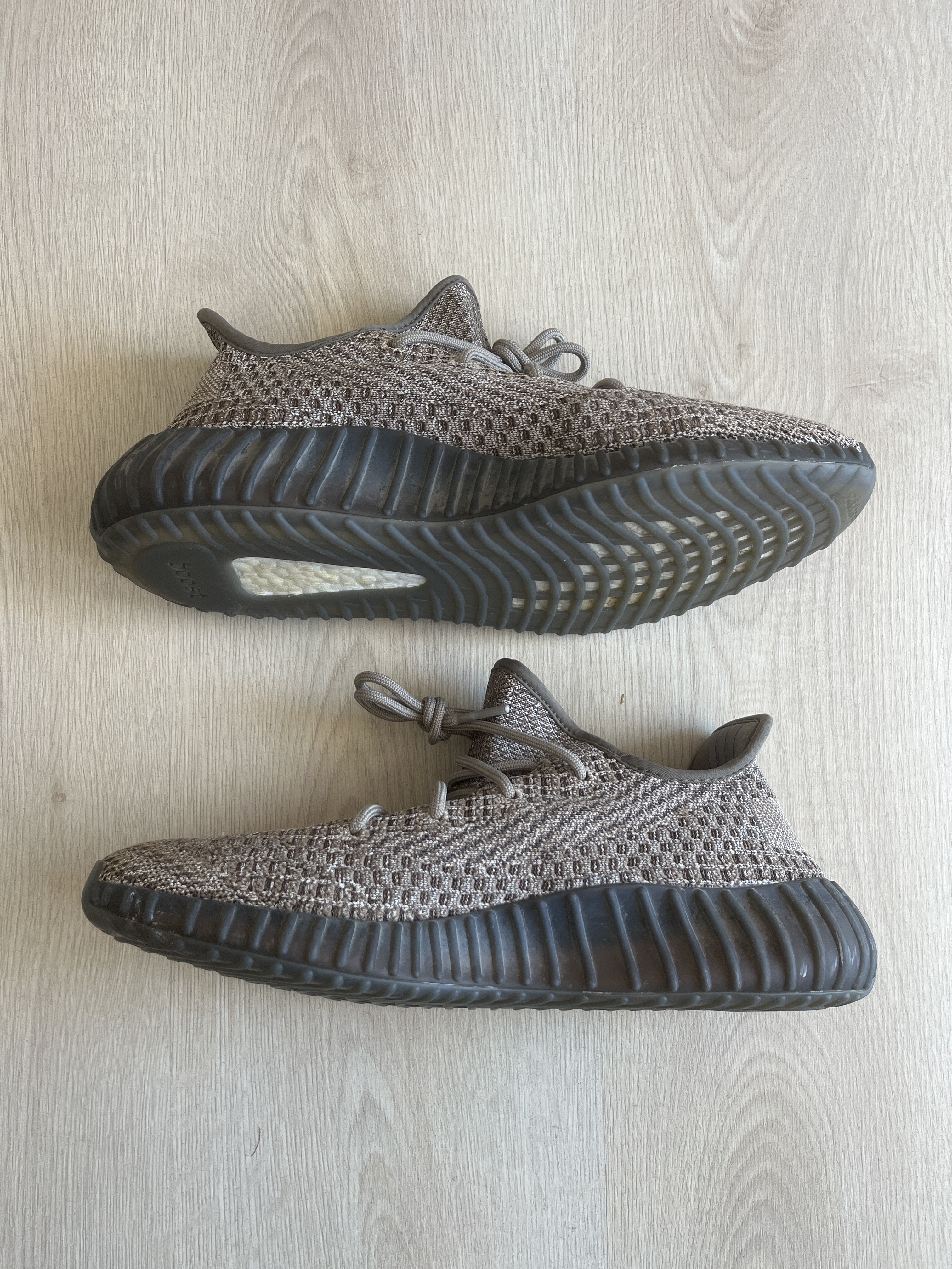 Yeezy Boost 350 V2 'Ash Stone' photo 2