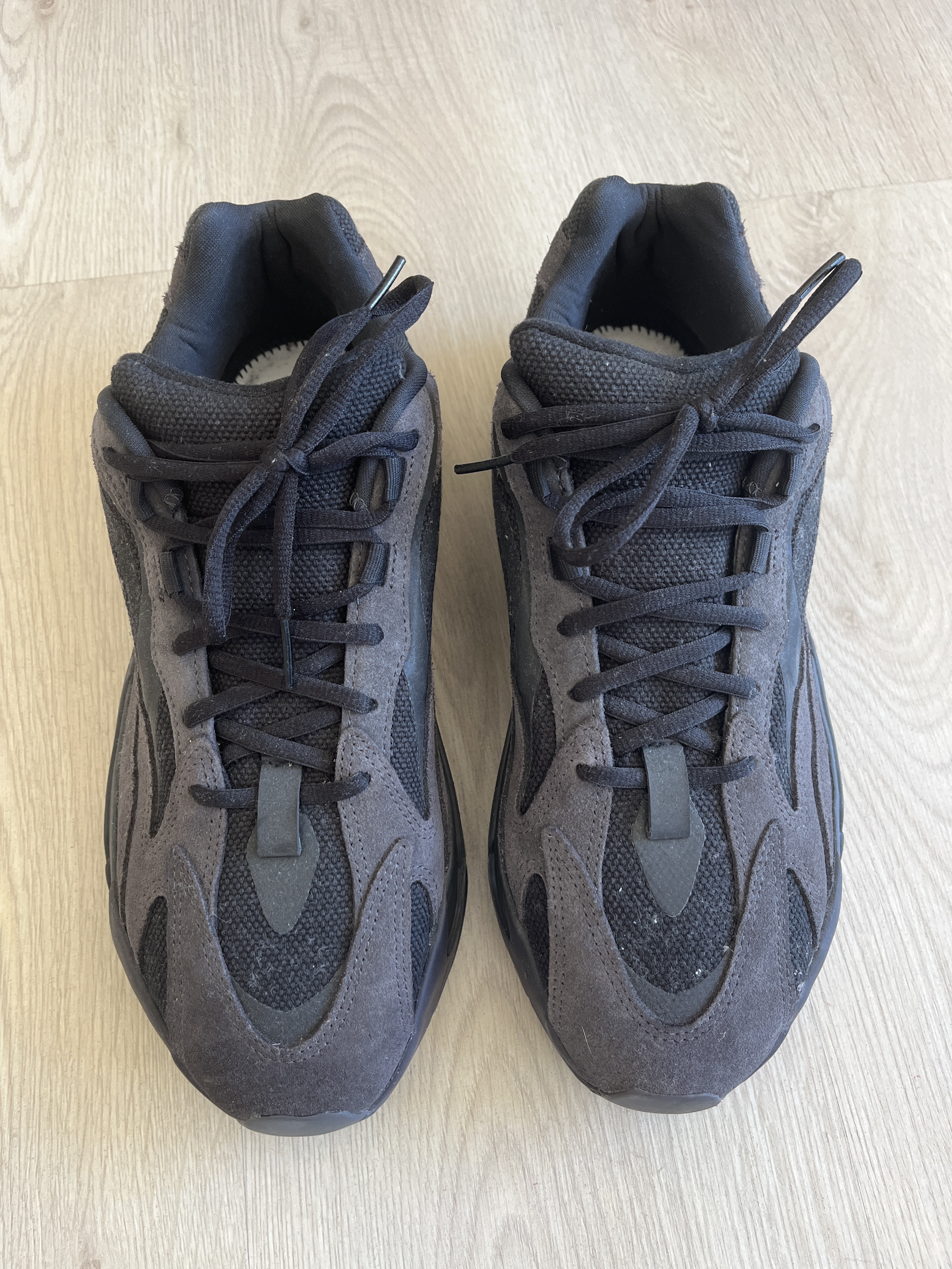 Yeezy Boost 700 V2 'Vanta' (2019) photo 8