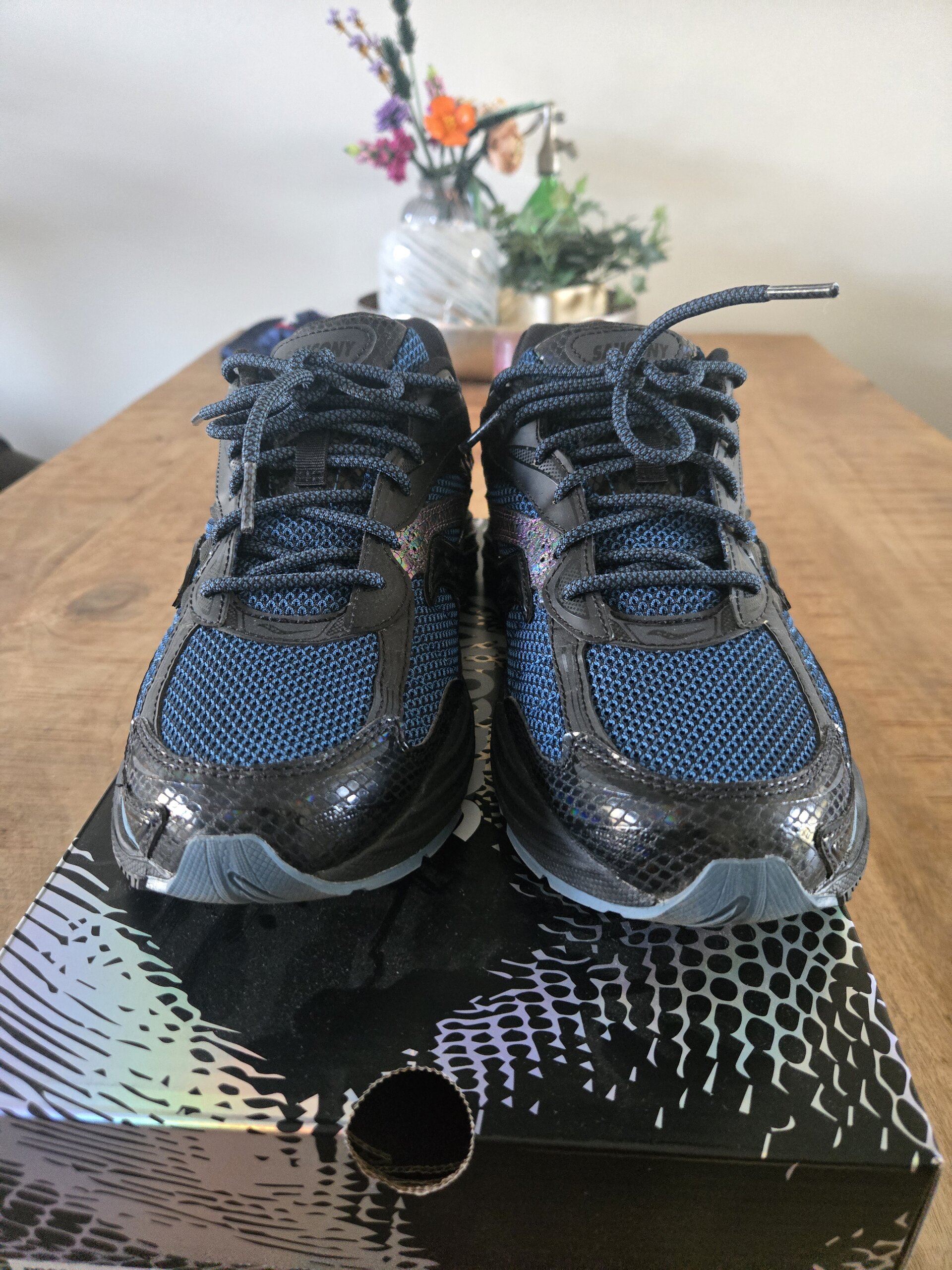Saucony Progrid OMNI 9 'Black Glow' (2025) photo 3