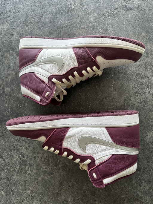 Air Jordan 1 Retro High OG 'Bordeaux' (2021)