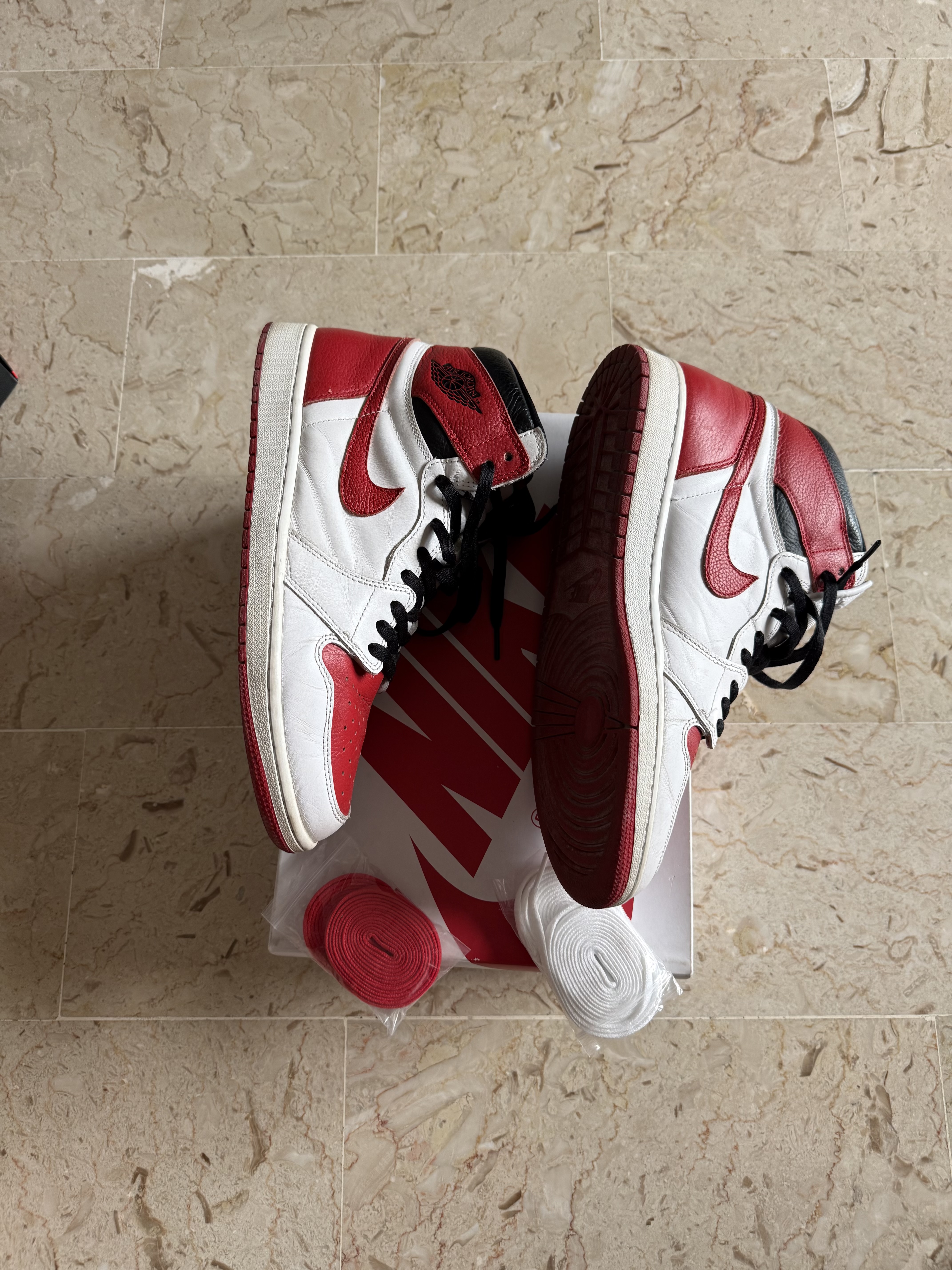 Air Jordan 1 High Heritage 'White Red' (2022) photo 2