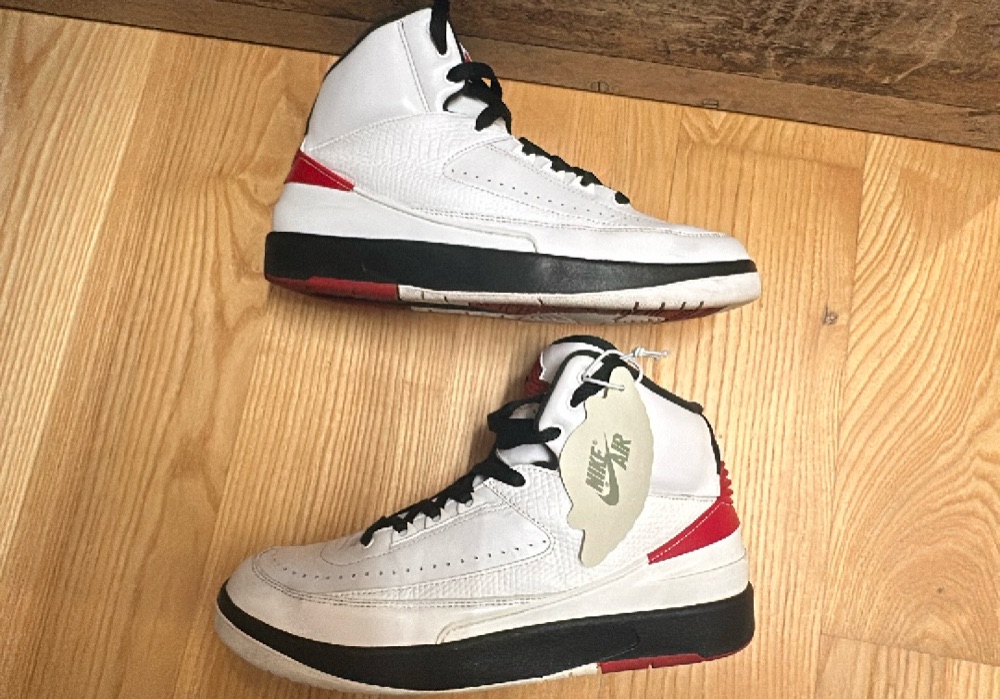 Air Jordan 2 OG Chicago (2022) photo 1