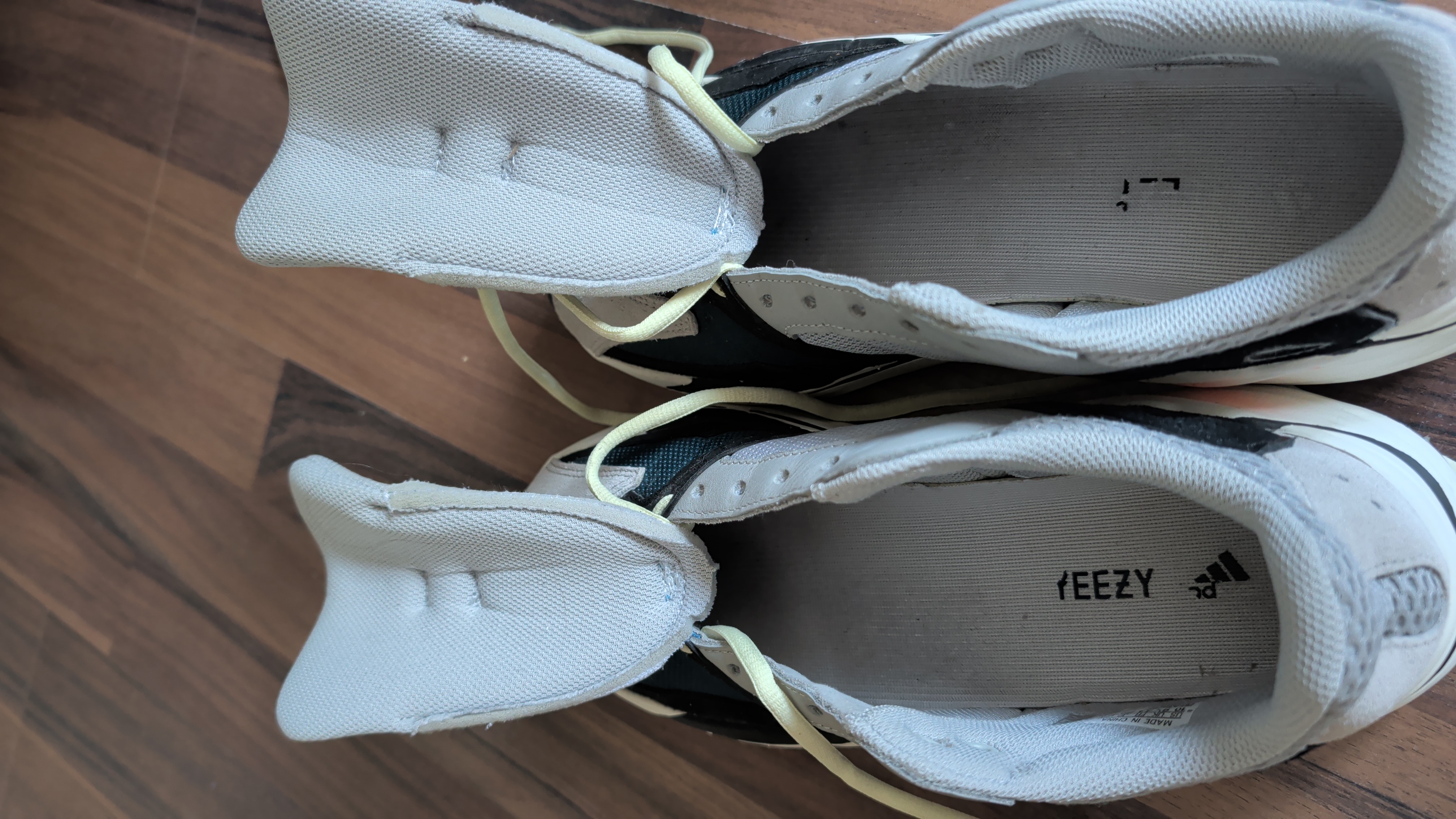 Yeezy Boost 700 'Wave Runner' photo 2