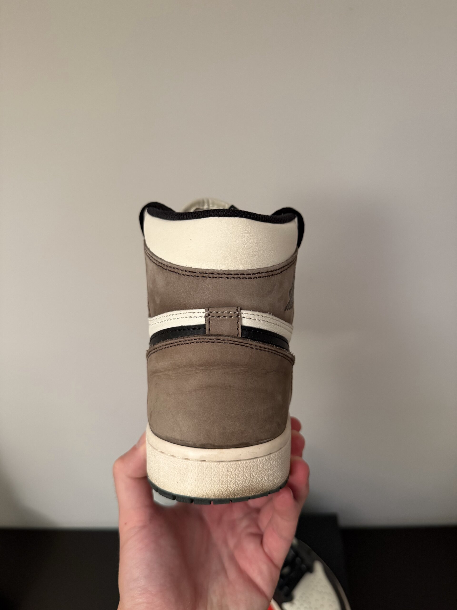 Air Jordan 1 Retro High OG 'Dark Mocha' (2020) photo 4