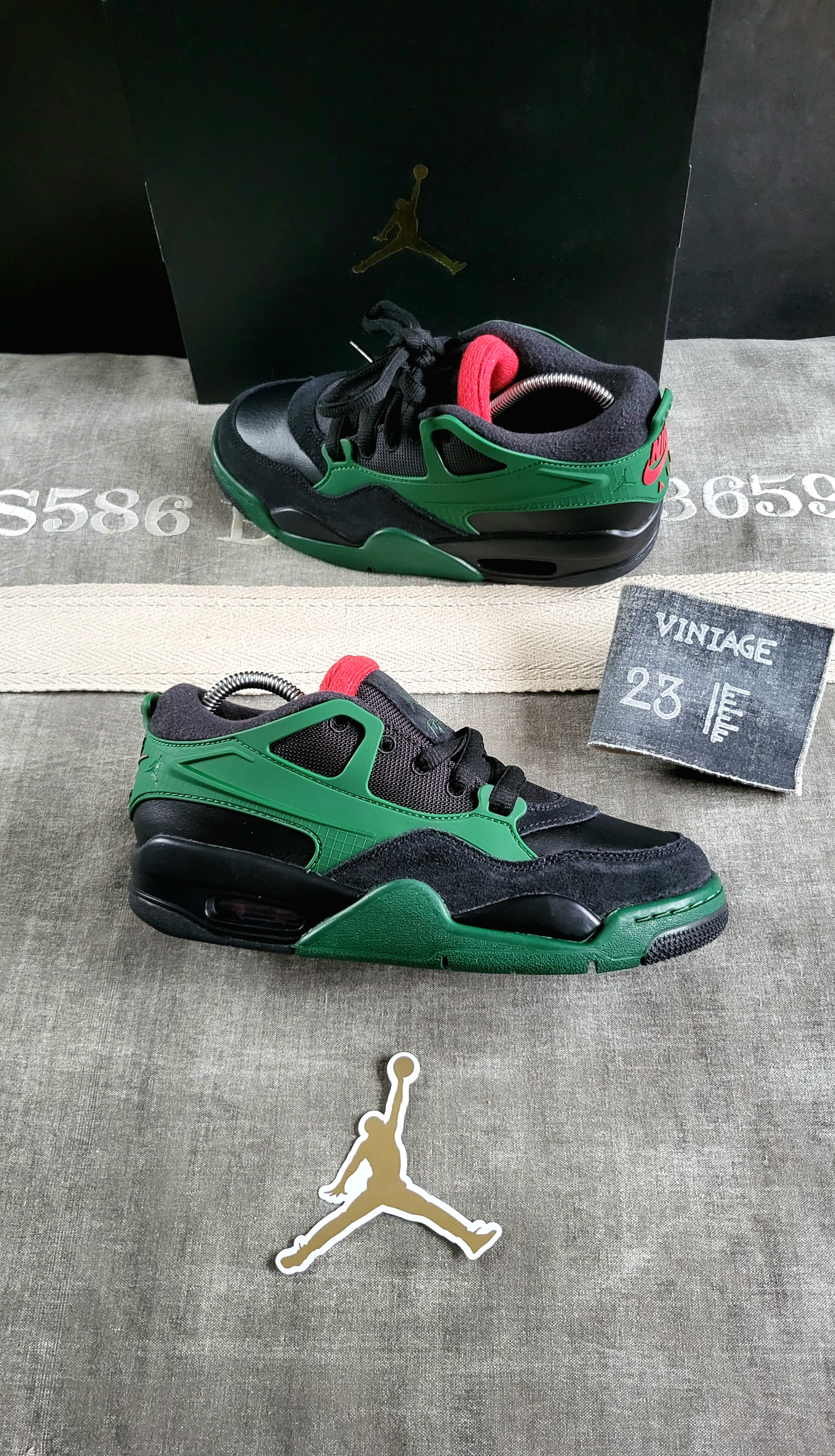 Air Jordan 4 RM 'Black & Gorge Green' (2025) photo 8