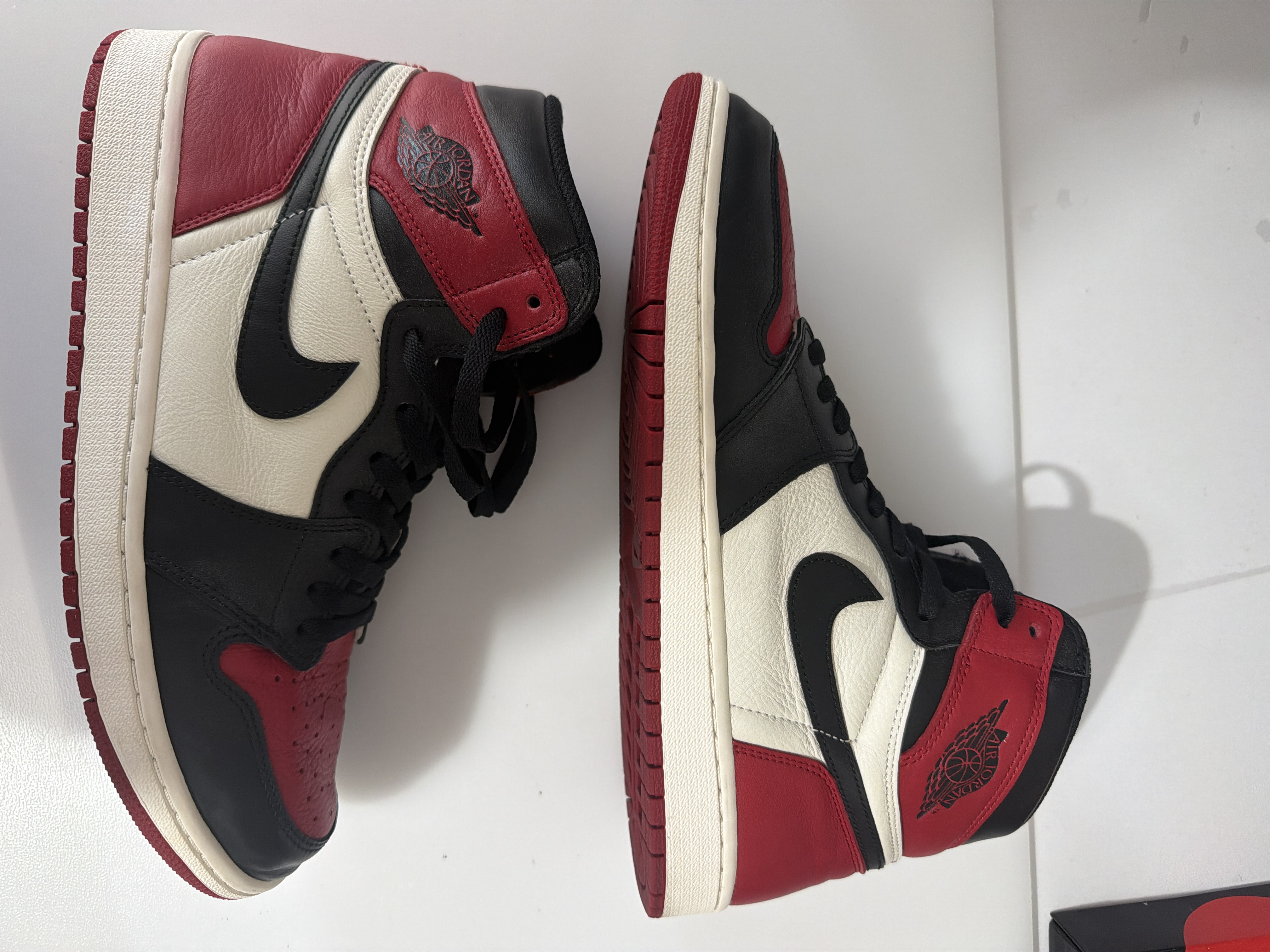Air Jordan 1 Retro High 'Bred Toe' (2018) photo 1