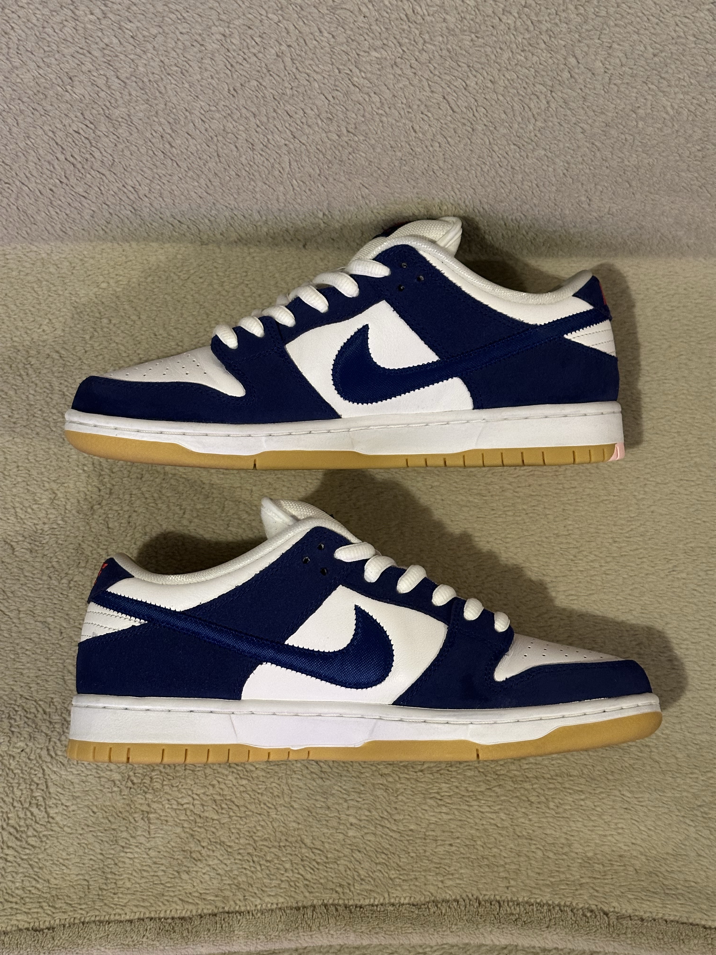 Nike SB Dunk Low 'Los Angeles Dodgers' (2022) photo 2