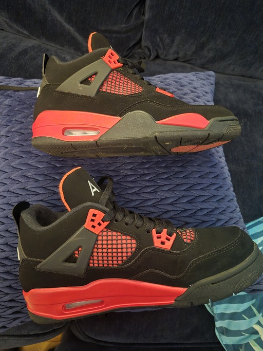 Air Jordan 4 Retro 'Red Thunder' (2022)