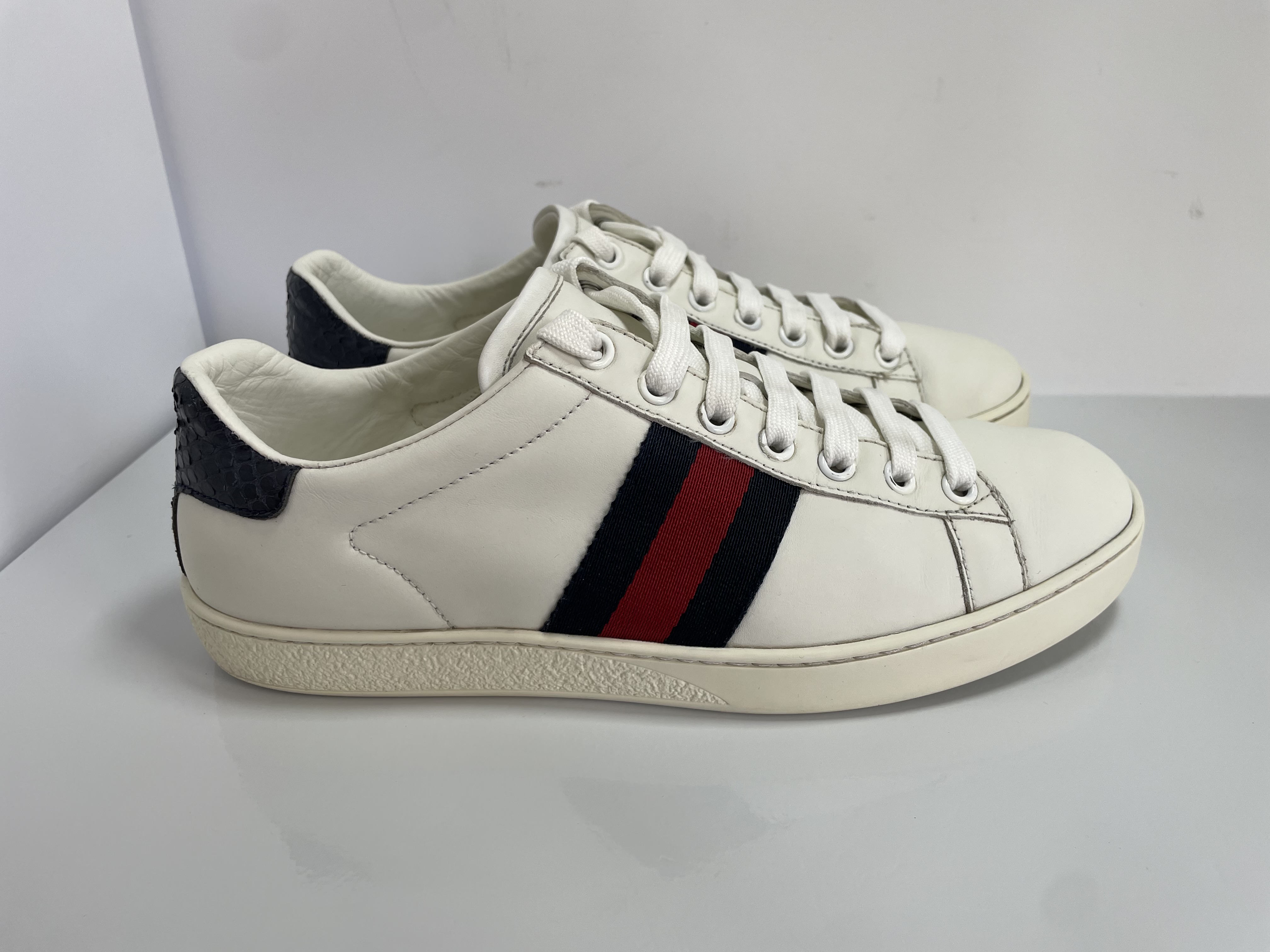 Luxury Gucci Ace Bee White photo 2