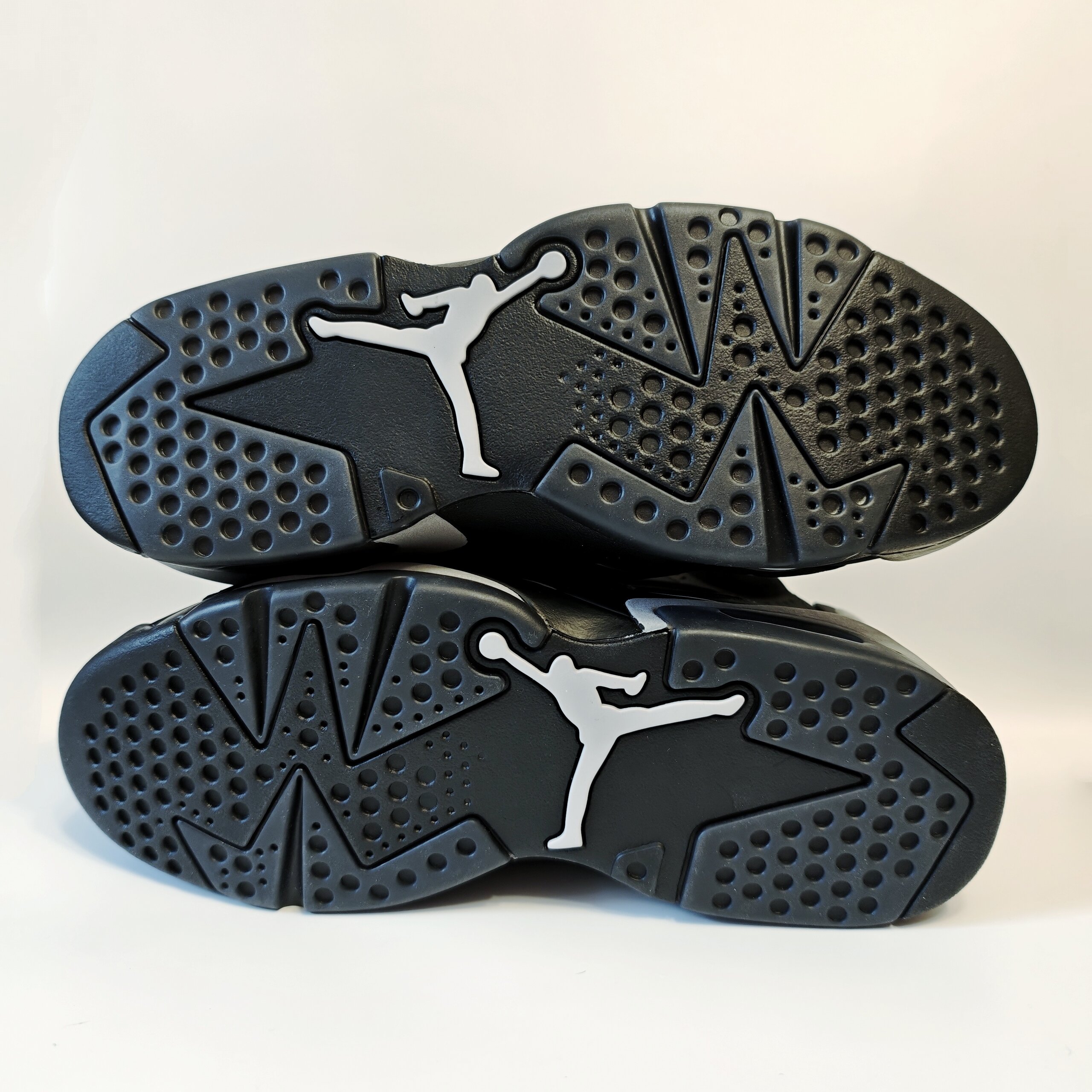 Air Jordan 6 'Cap & Gown' (2026) photo 5