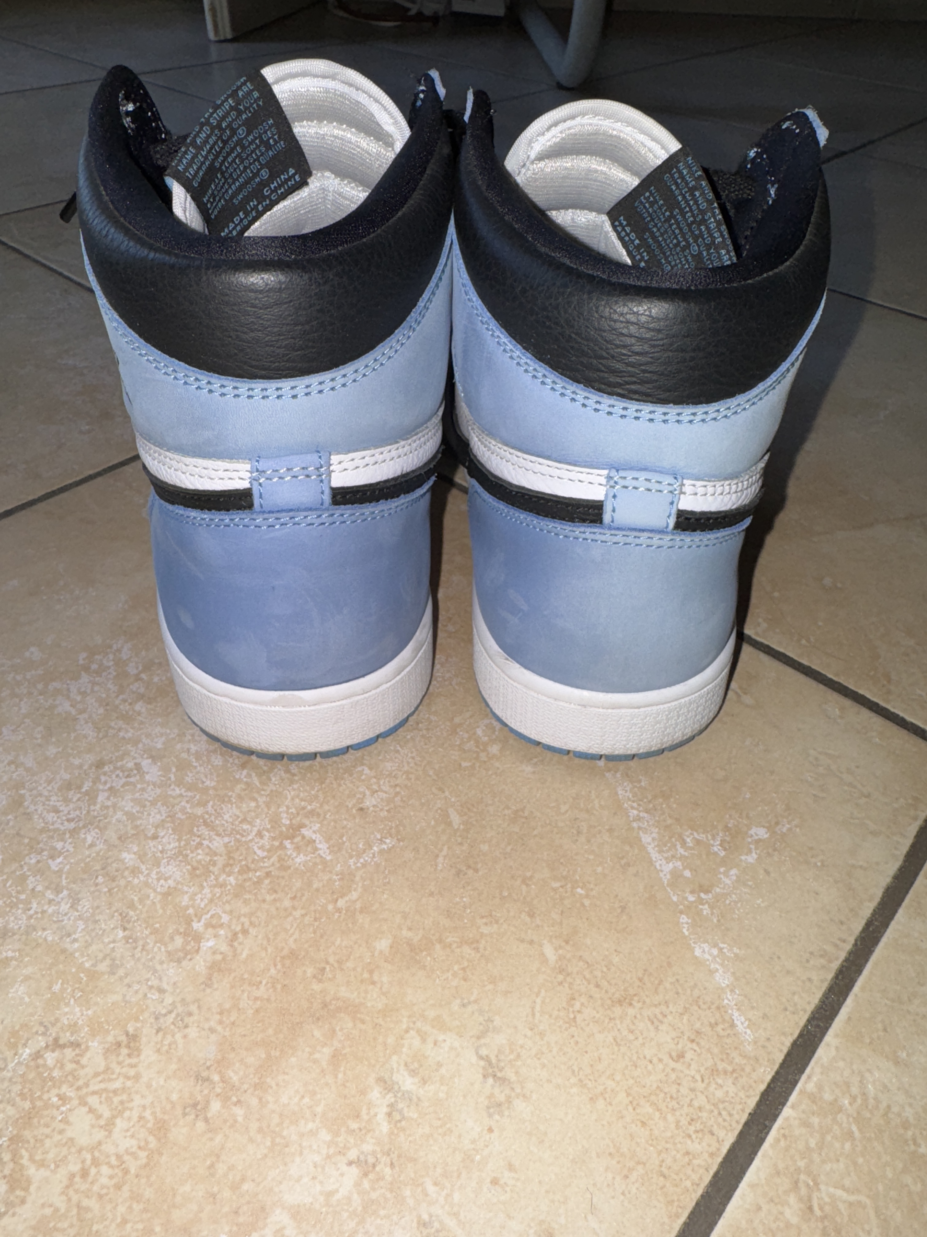 Air Jordan 1 Retro High 'White University Blue' (2021) photo 4