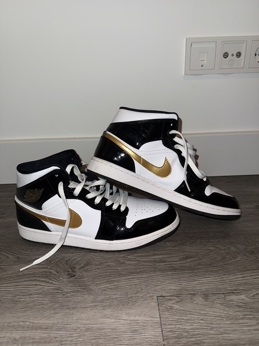 Air Jordan 1 Mid SE 'Black Gold' (2019)