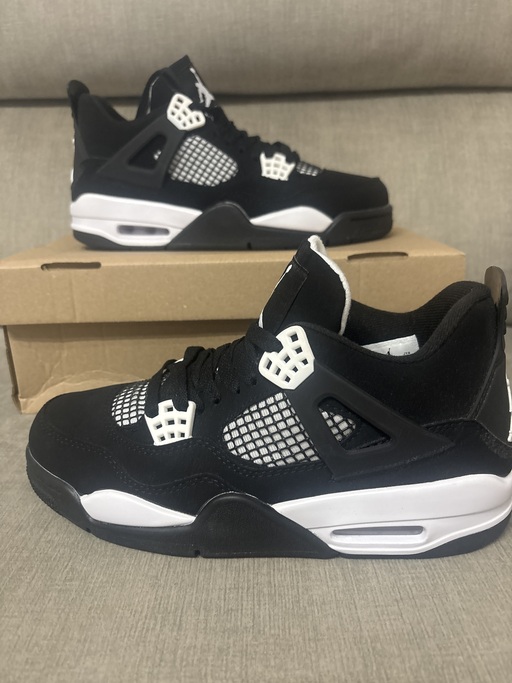 Air Jordan 4 Retro 'White Thunder' (2024)