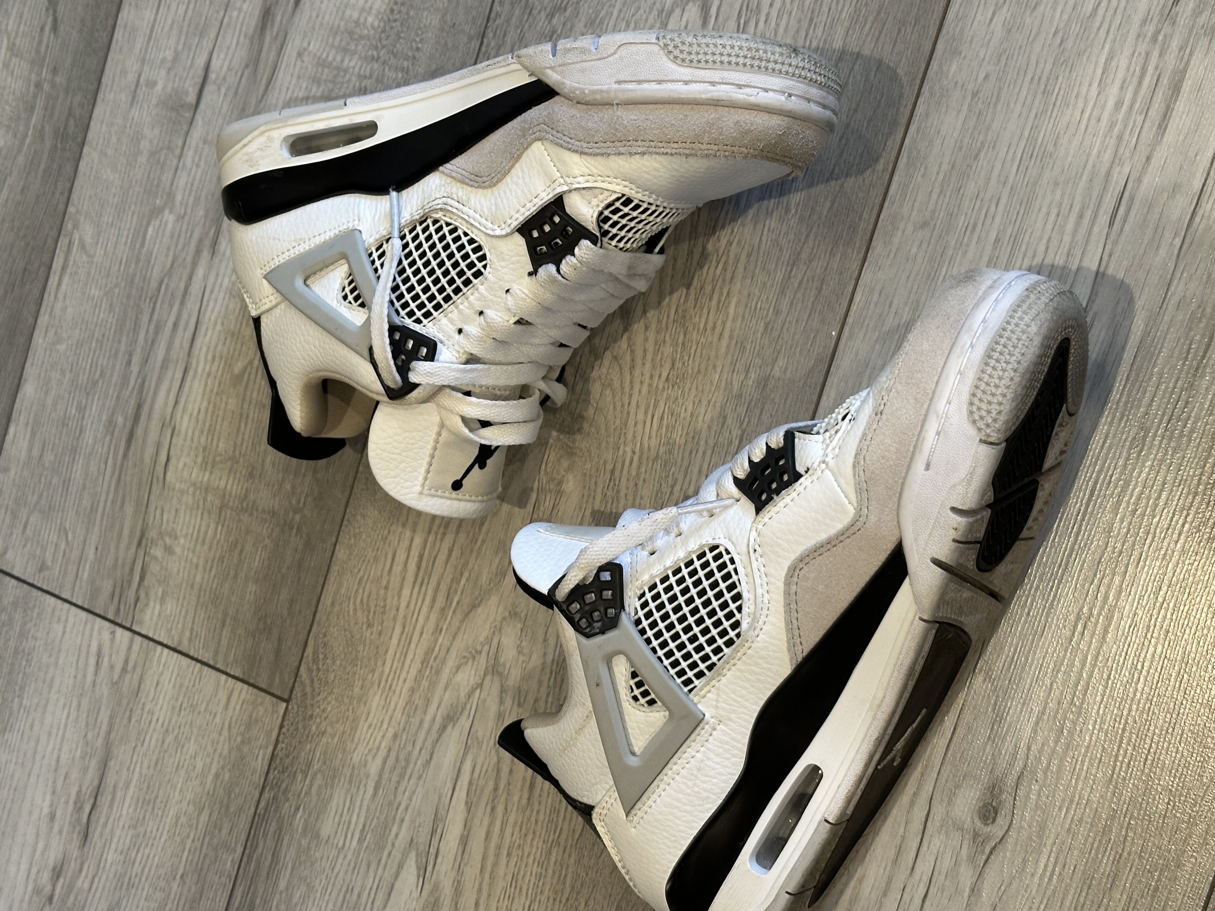 Air Jordan 4 'Military Black' (2022) photo 1