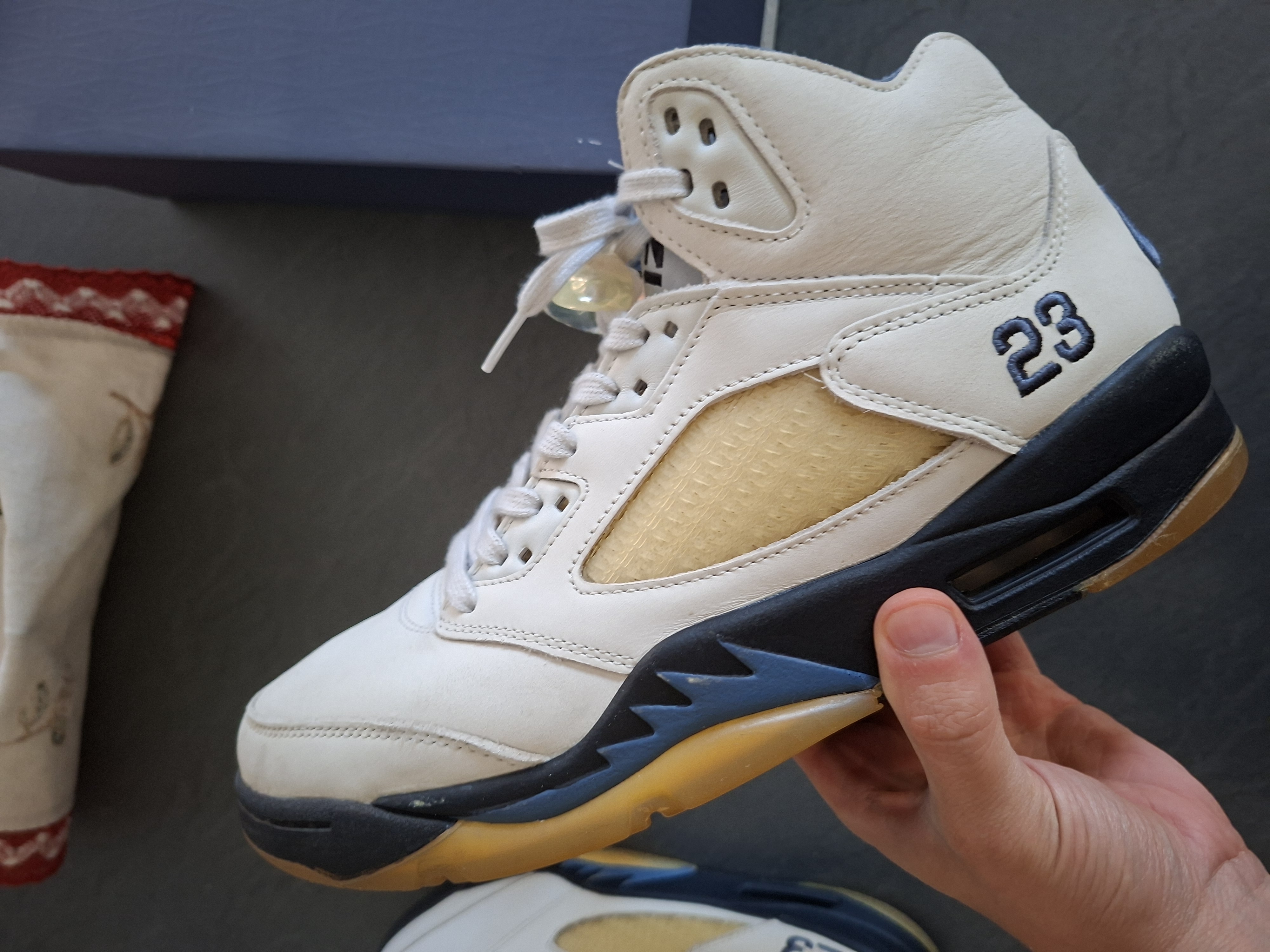Air Jordan x A Ma Maniére 5 Retro WMNS 'Dawn' (2023) photo 9