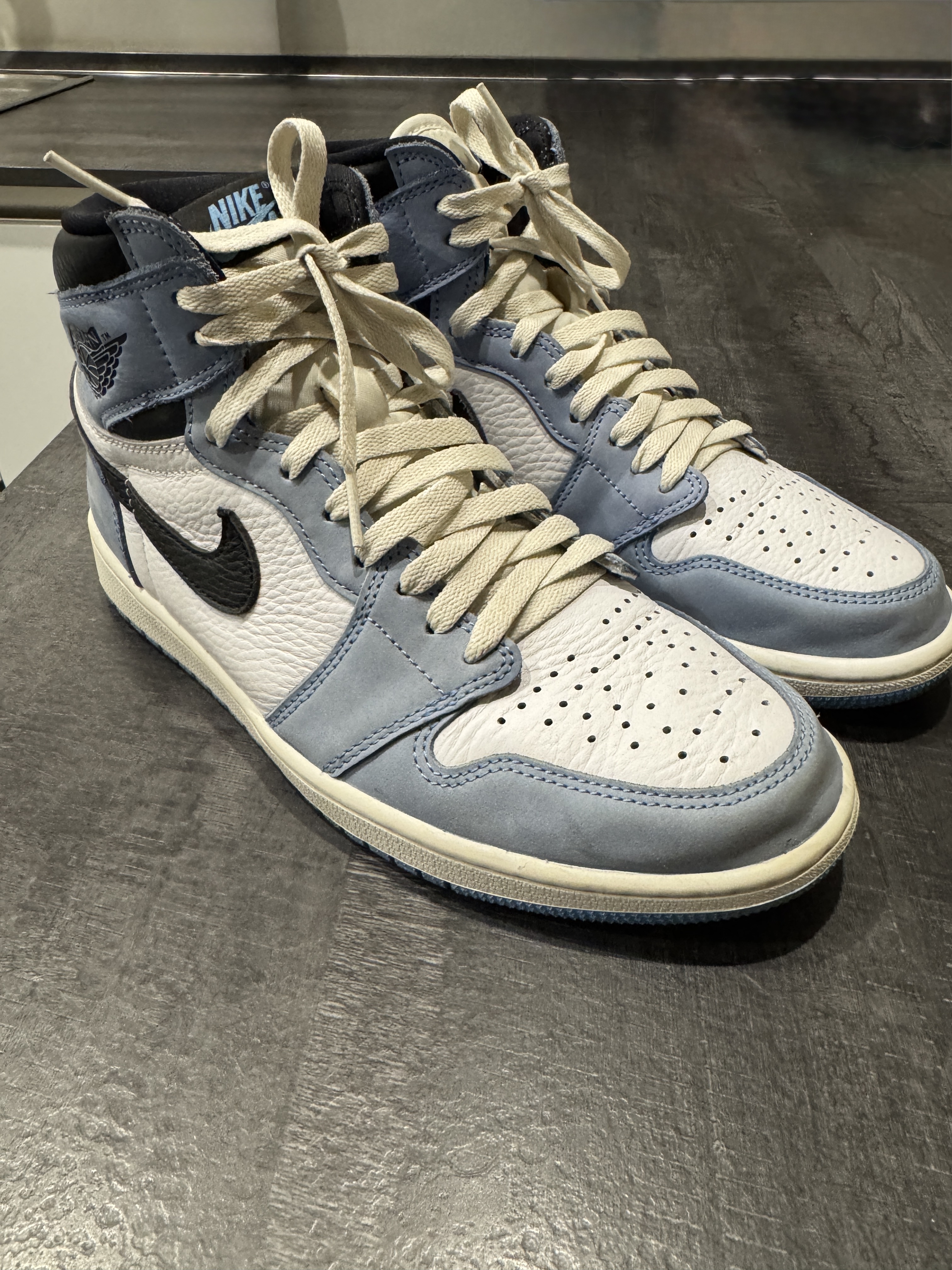 Air Jordan 1 Retro High 'White University Blue' (2021) photo 2