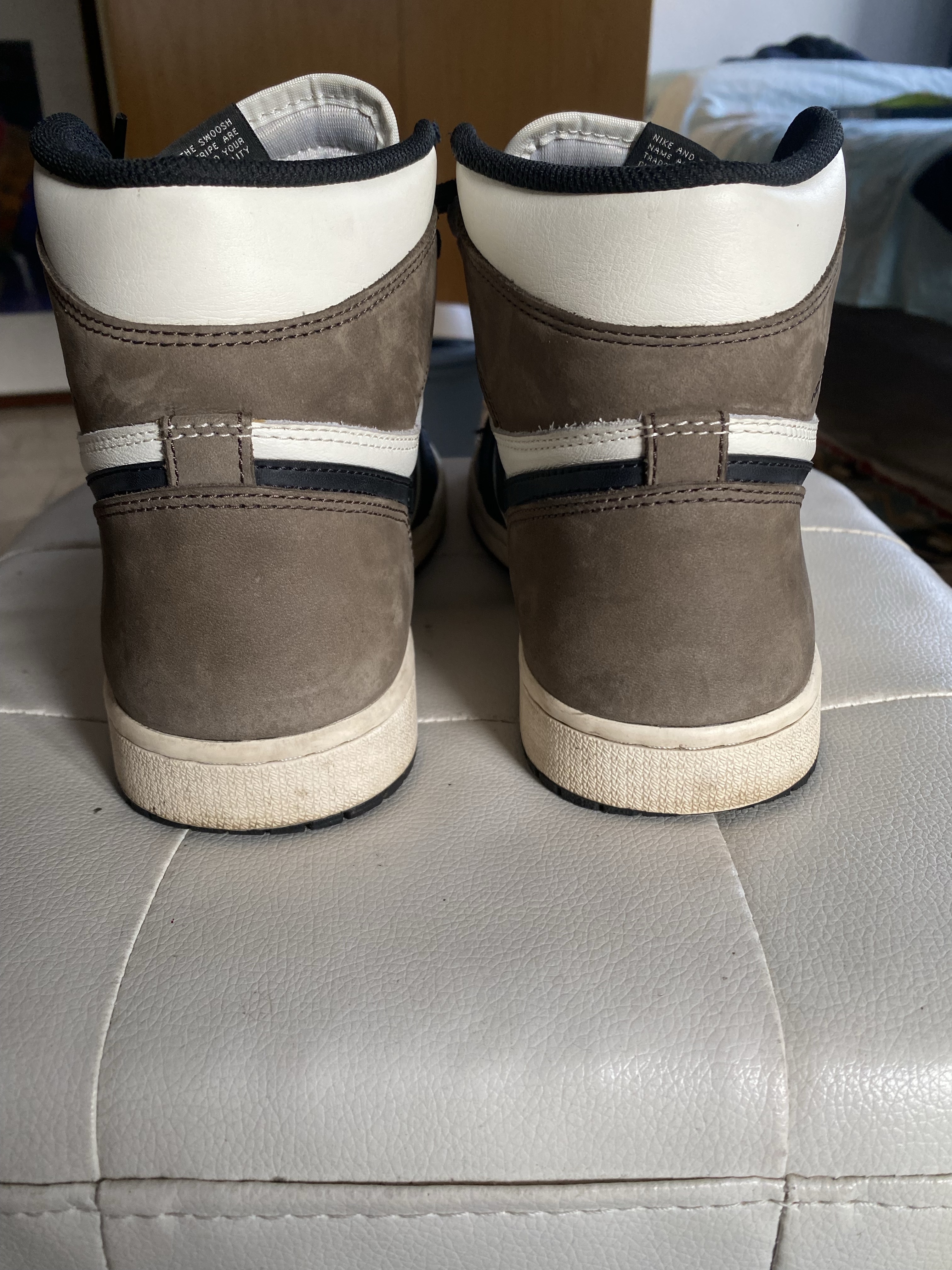 Air Jordan 1 Retro High OG 'Dark Mocha' (2020) photo 4