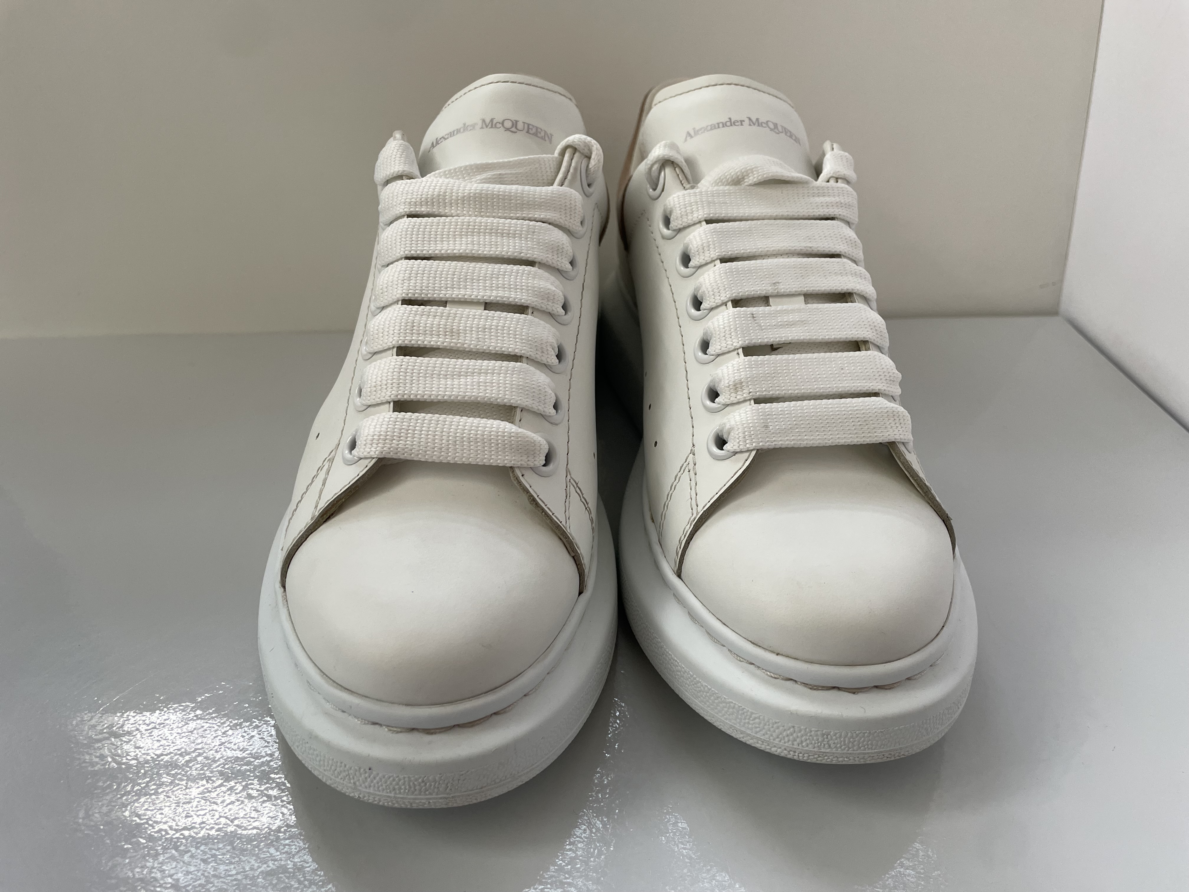 Luxury Alexander McQueen Oversized White photo 3