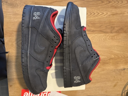 Nike SB x Supreme Dunk Low 'Black' (2025)
