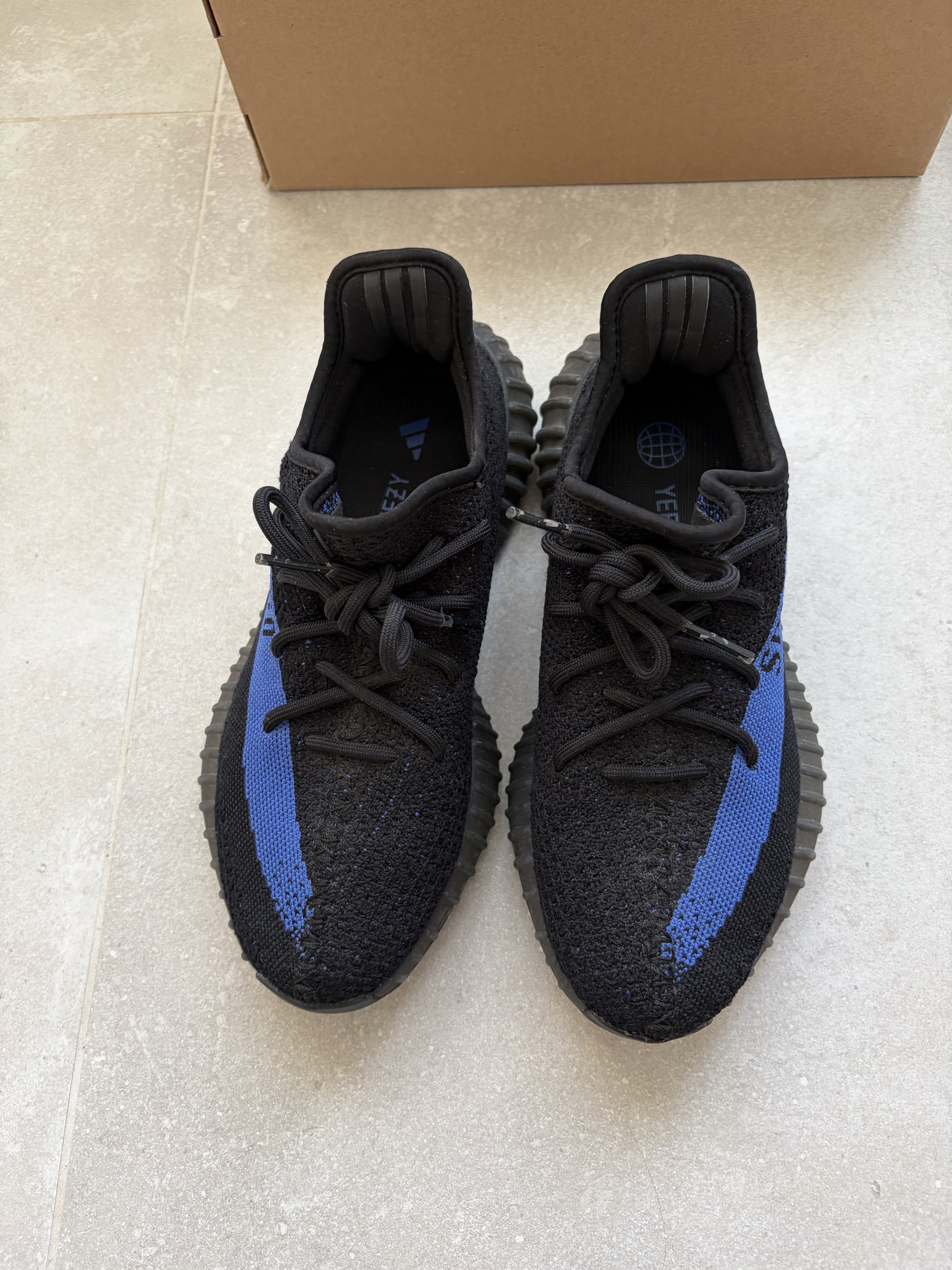 Yeezy Boost 350 V2 'Dazzling Blue' (2022) photo 3
