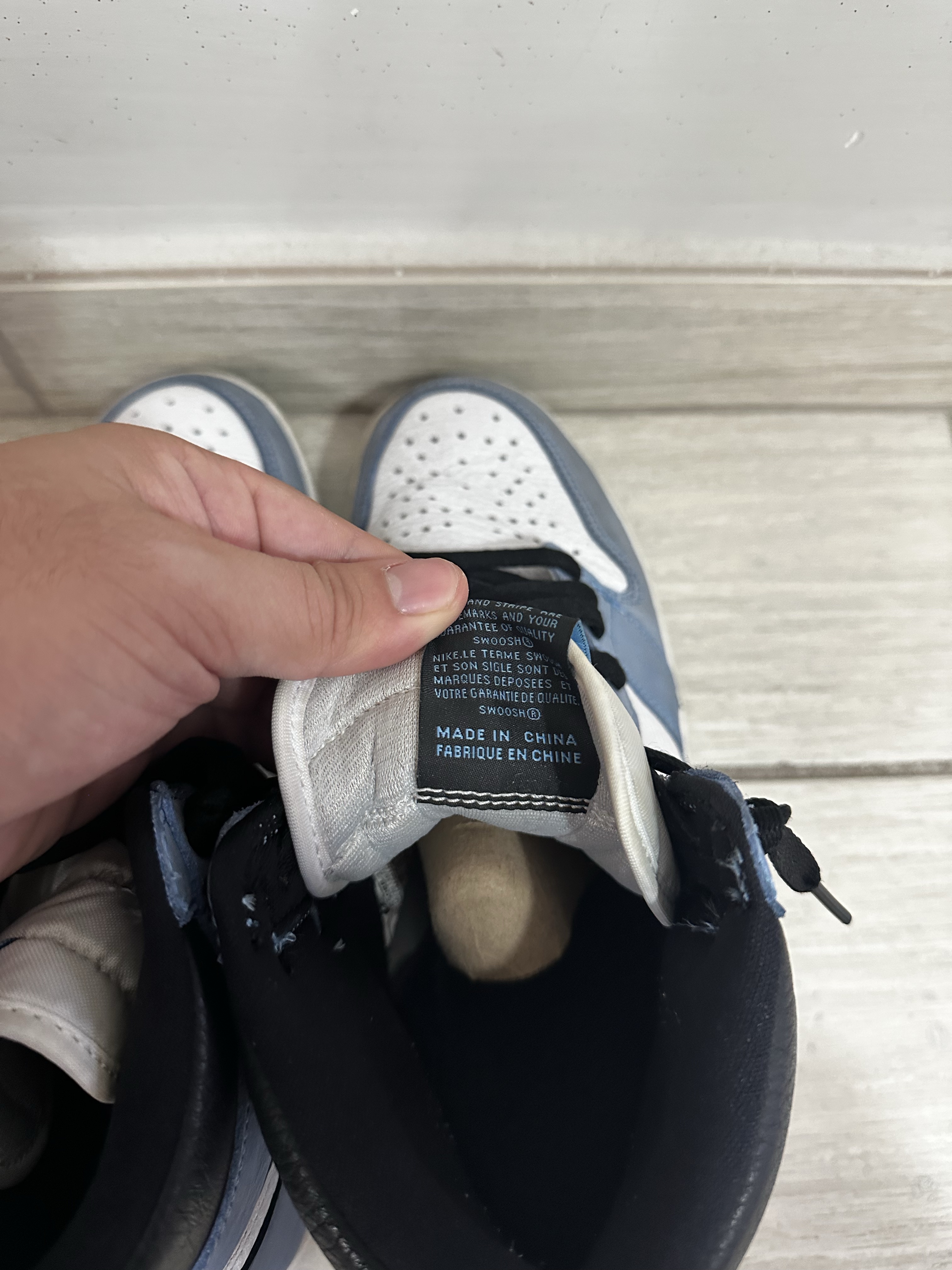 Air Jordan 1 Retro High 'White University Blue' (2021) photo 9