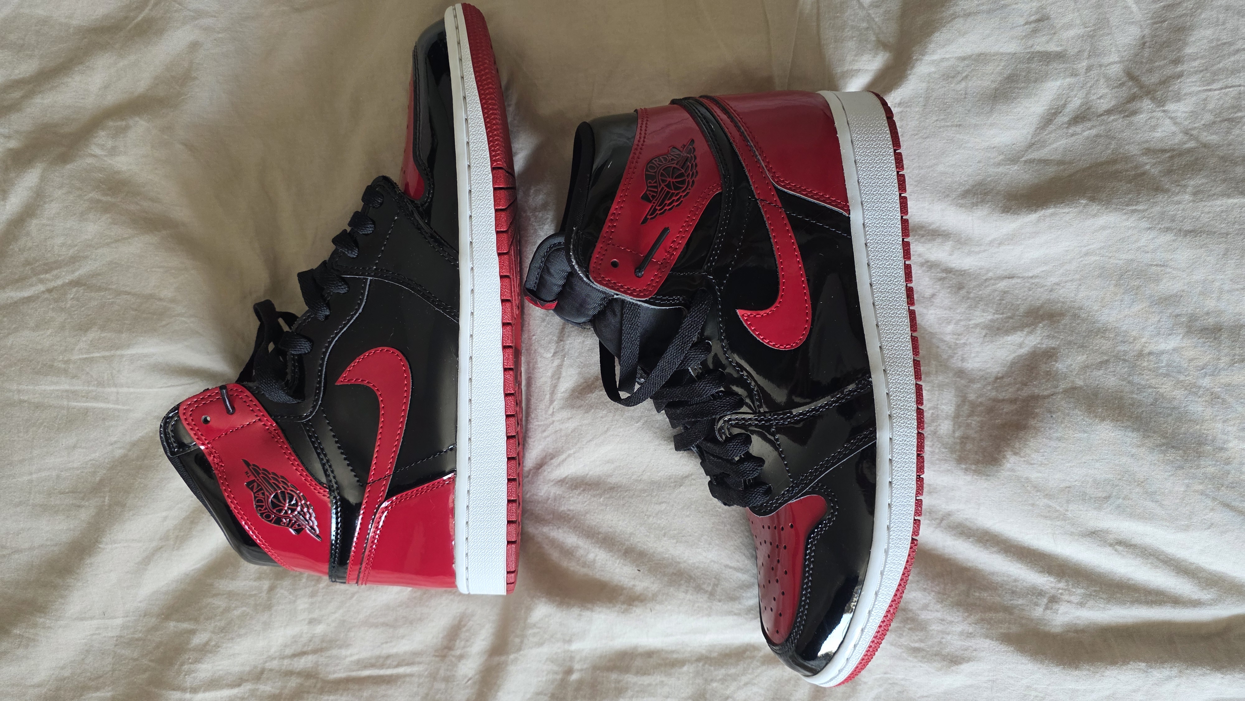 Air Jordan 1 Retro High OG 'Bred Patent' (2021) photo 2